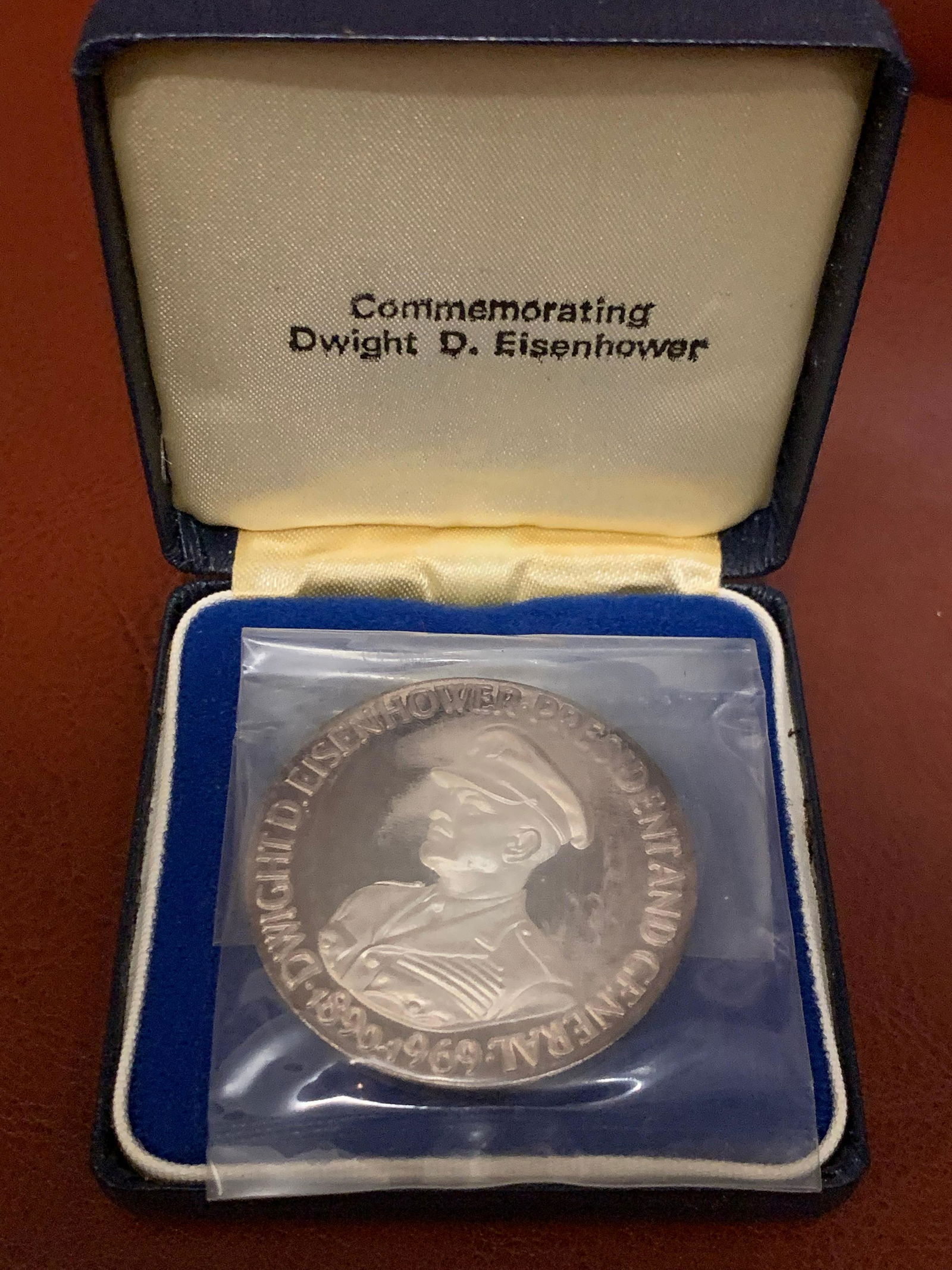 COMMEMORATING EISENHOWER 1 OZ SILVER PROOF ROUND (1 of 3)