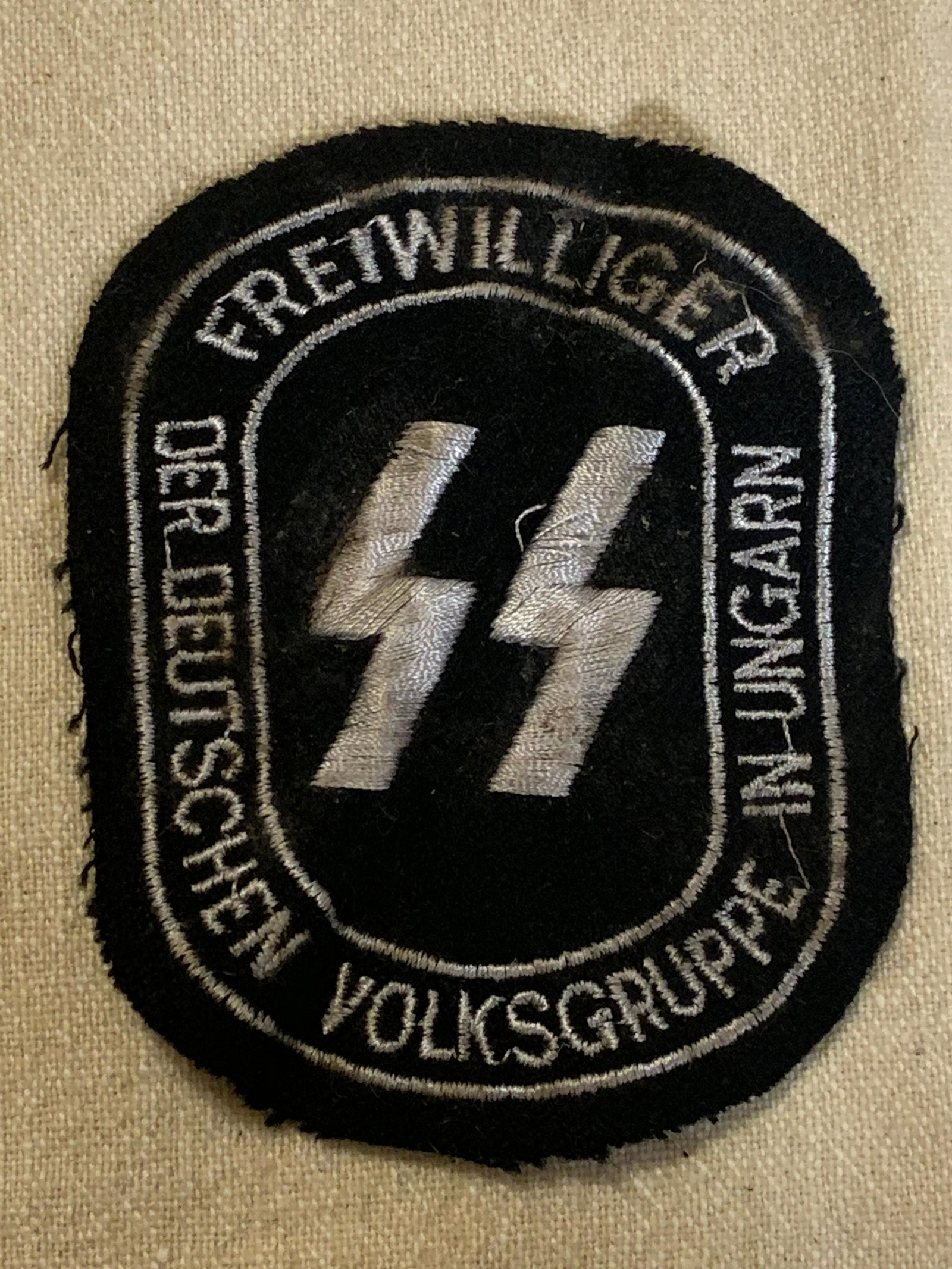 RARE WW2 GERMAN NAZI WAFFEN SS SLEEVE PATCH: RARE WW2 GERMAN NAZI WAFFEN SS SLEEVE PATCH. IN MINT OVERALL SHAPE AND CONDITION. APPEARS TO BE RIPPED OFF A SLEEVE. THIS IS A HIGHLY COLLECTIBLE AND SOUGHT AFTER ITEM. A GREAT FIND AND AN EXCELLENT A