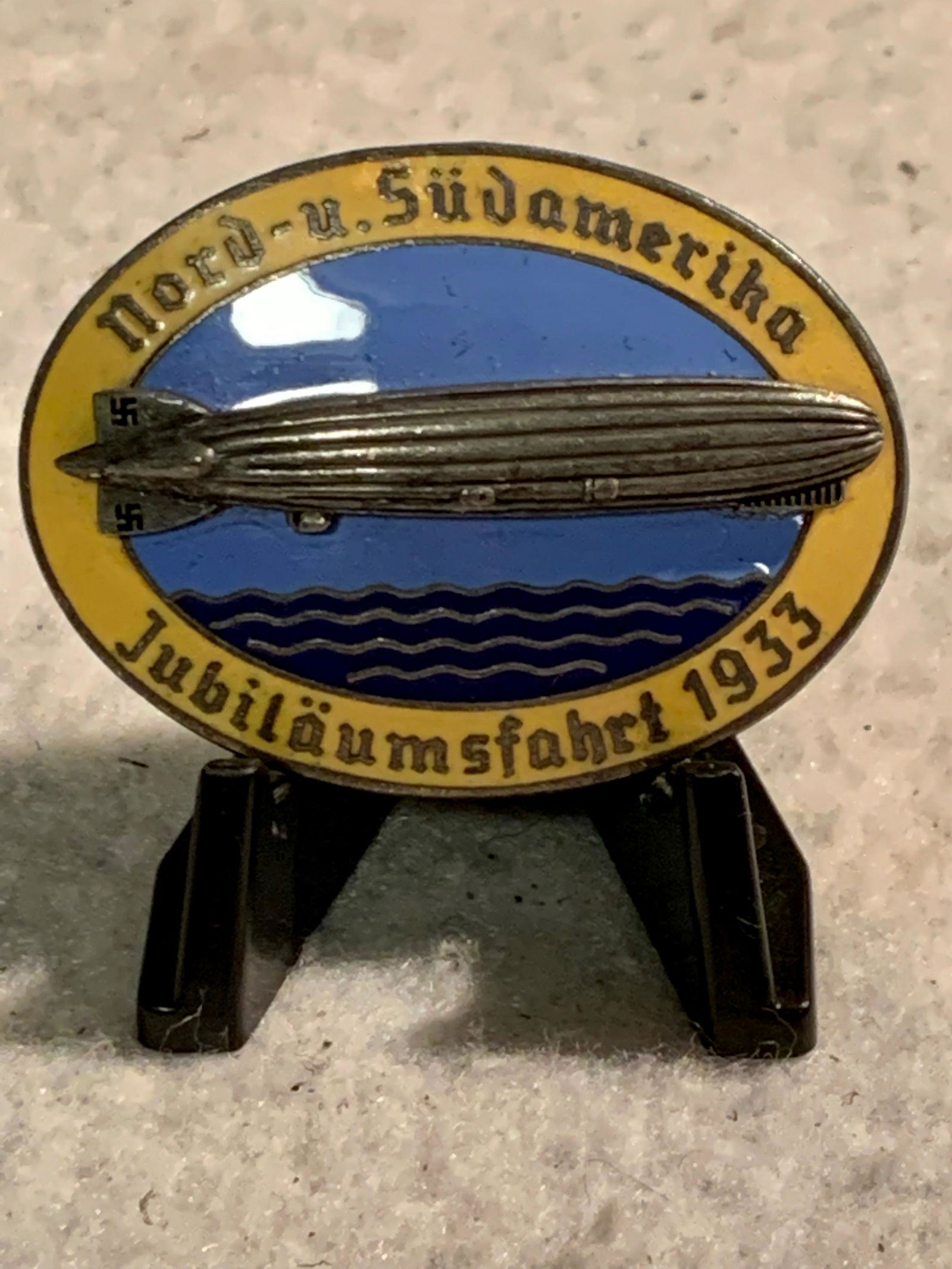 WW2 GERMAN WW2 GRAF ZEPPELIN JUBILAUMSFAHRT AIR SHIP: WW2 GERMAN WW2 GRAF ZEPPELIN JUBILAUMSFAHRT AIR SHIP BADGE. IN EXCELLENT SHAPE AND OVERALL CONDITION WITH A BEAUTIFUL OVERALL PATINA. HAS MAKER MARS ON THE BACK. PLEASE VIEW PICTURES. A GREAT FIND AND