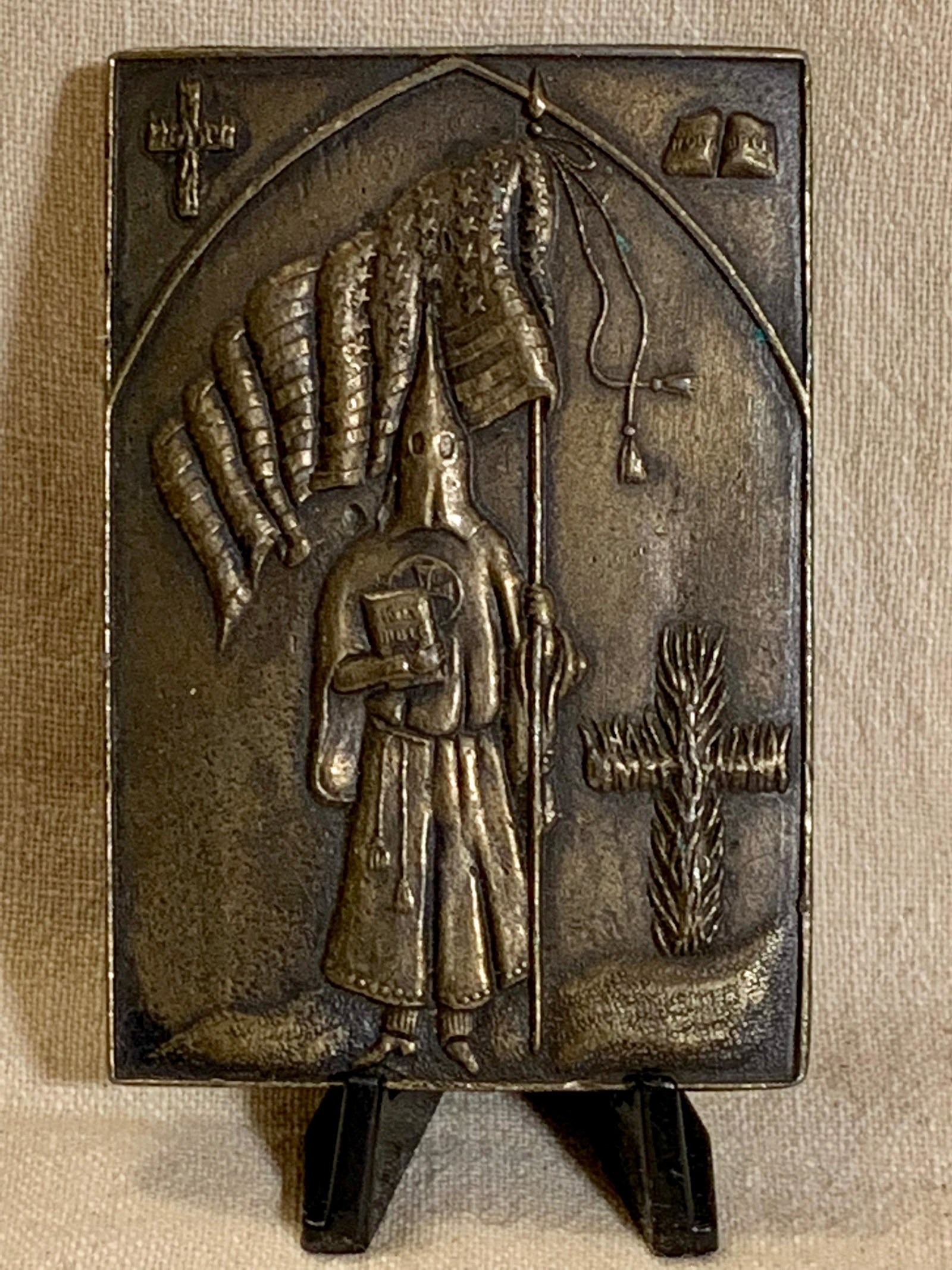 AUTHENTIC ANTIQUE KKK MEMBERS BELT BUCKLE - TIFFANY &: AUTHENTIC ANTIQUE KKK MEMBERS BELT BUCKLE MADE BY TIFFANY & CO. IT IS IN EXCELLENT SHAPE AND OVERALL CONDITION WITH A BEAUTIFUL OVERALL PATINA. MARKED ON THE BACK IS "TIFFANY & CO. LONDON, ENGLAND." A