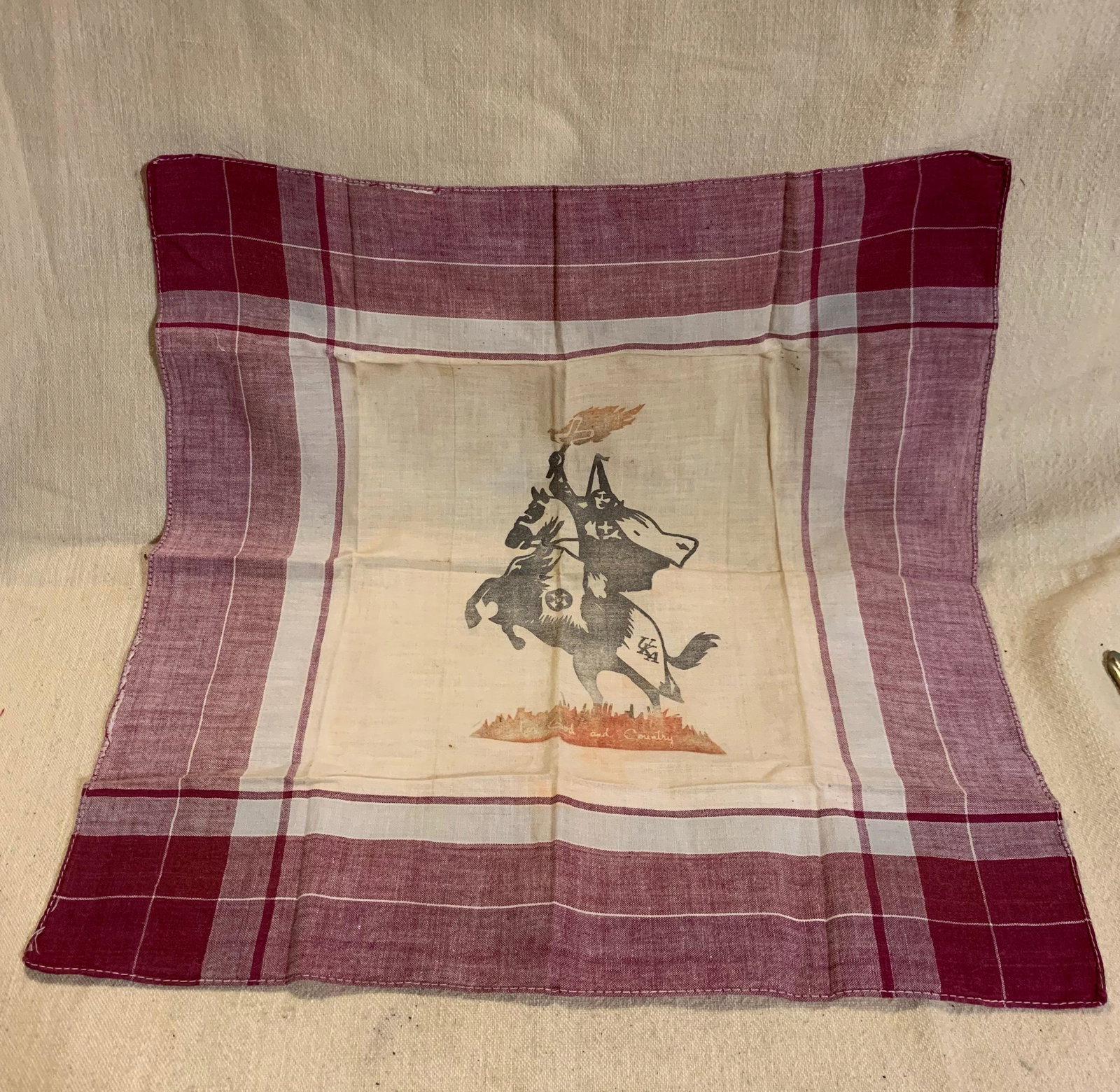 SCARCE ANTIQUE KKK MEMBERS HANDKERCHIEF: SCARCE ANTIQUE KKK MEMBERS HANDKERCHIEF. IN EXCELLENT OVERALL SHAPE AND CONDITION. FOUND IN THE ATTIC OF A RECENT ESTATE SETTLEMENT. A GREAT FIND AN AN EXCELLENT ADDITION TO YOUR ARTIFACTS COLLECTION.