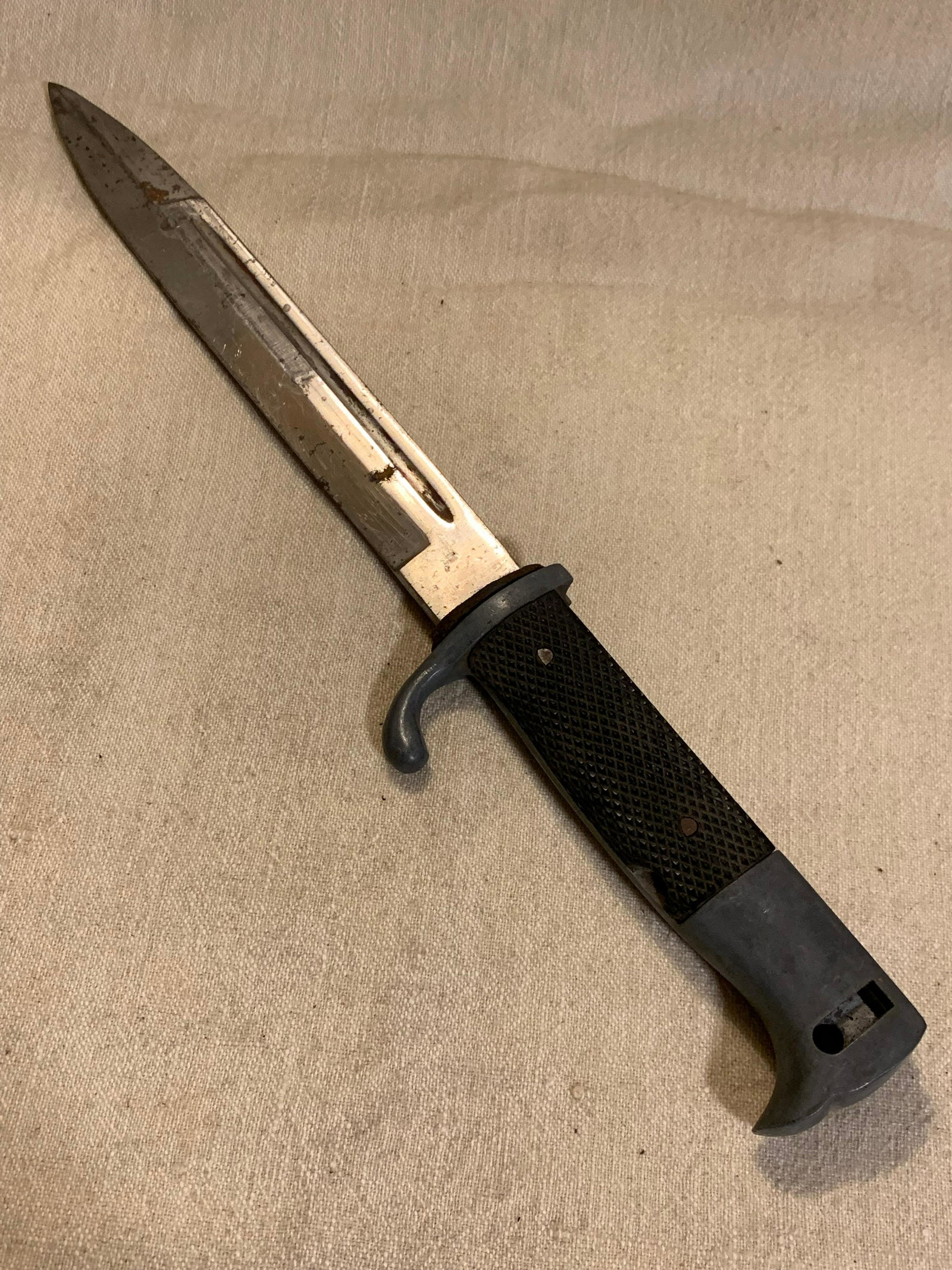 WW2 GERMAN NAZI BAYONET: WW2 GERMAN NAZI BAYONET. IN GOOD SHAPE AND OVERALL CONDITION. PLEASE VIEW PICTURES.