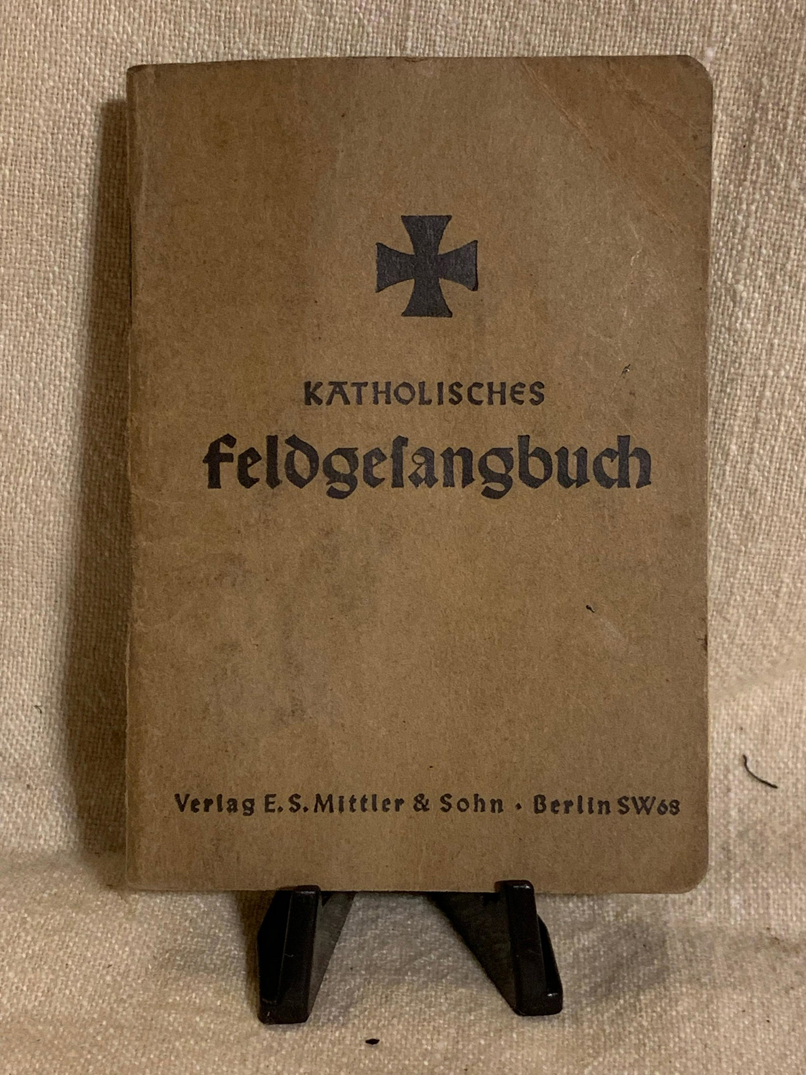 WW2 GERMAN WEHRMACHT CATHOLIC SONG BOOK: WW2 GERMAN WEHRMACHT CATHOLIC SONG BOOK. IN EXCELLENT SHAPE AND OVERALL CONDITION.