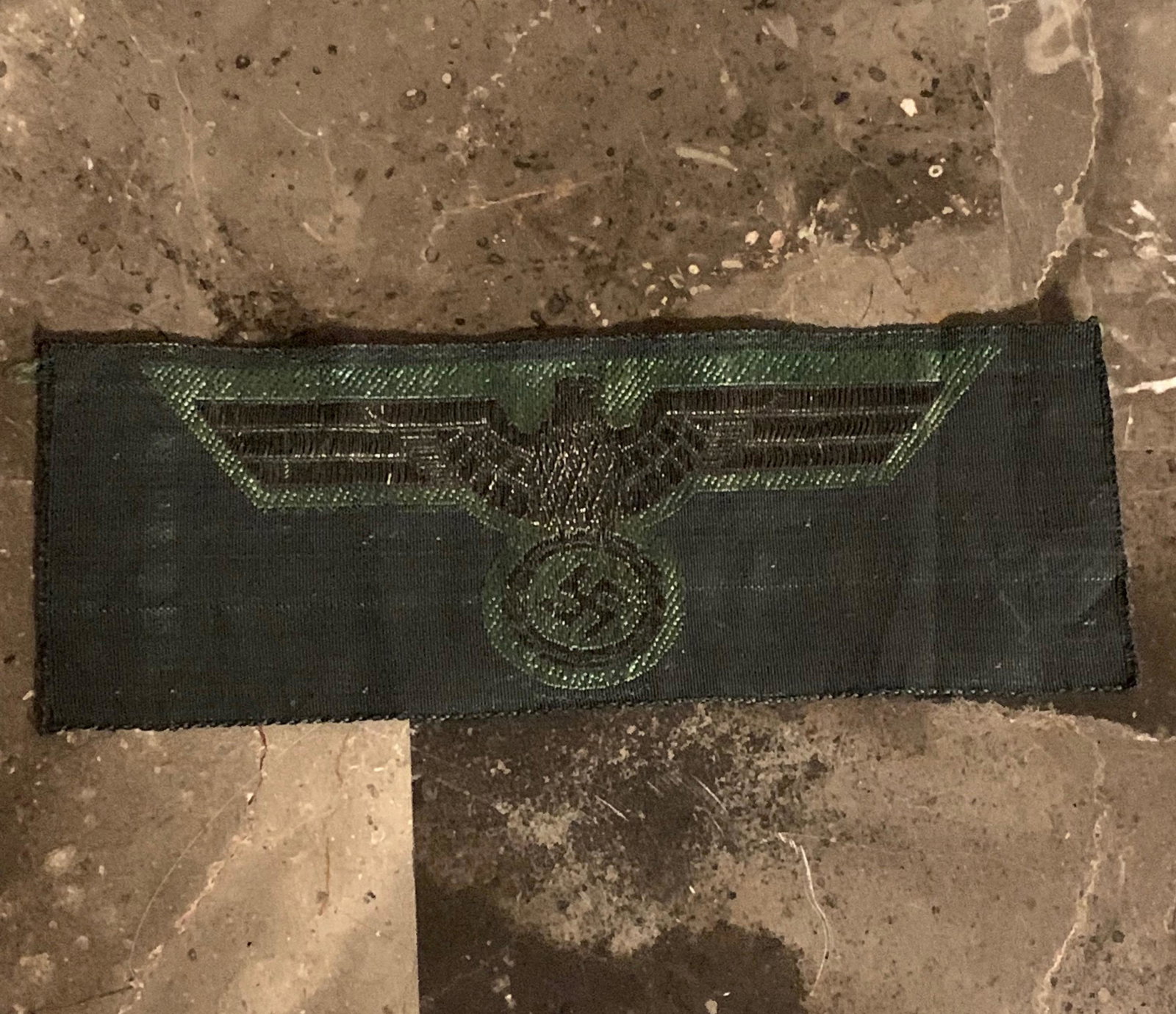 WW2 GERMAN NAZI ARMY HEER SLEEVE PATCH: WW2 GERMAN NAZI ARMY HEER SLEEVE PATCH. IN MINT OVERALL SHAPE AND CONDITION. A GREAT FIND AND AN EXCELLENT ADDITION TO YOUR BELOVED COLLECTION.