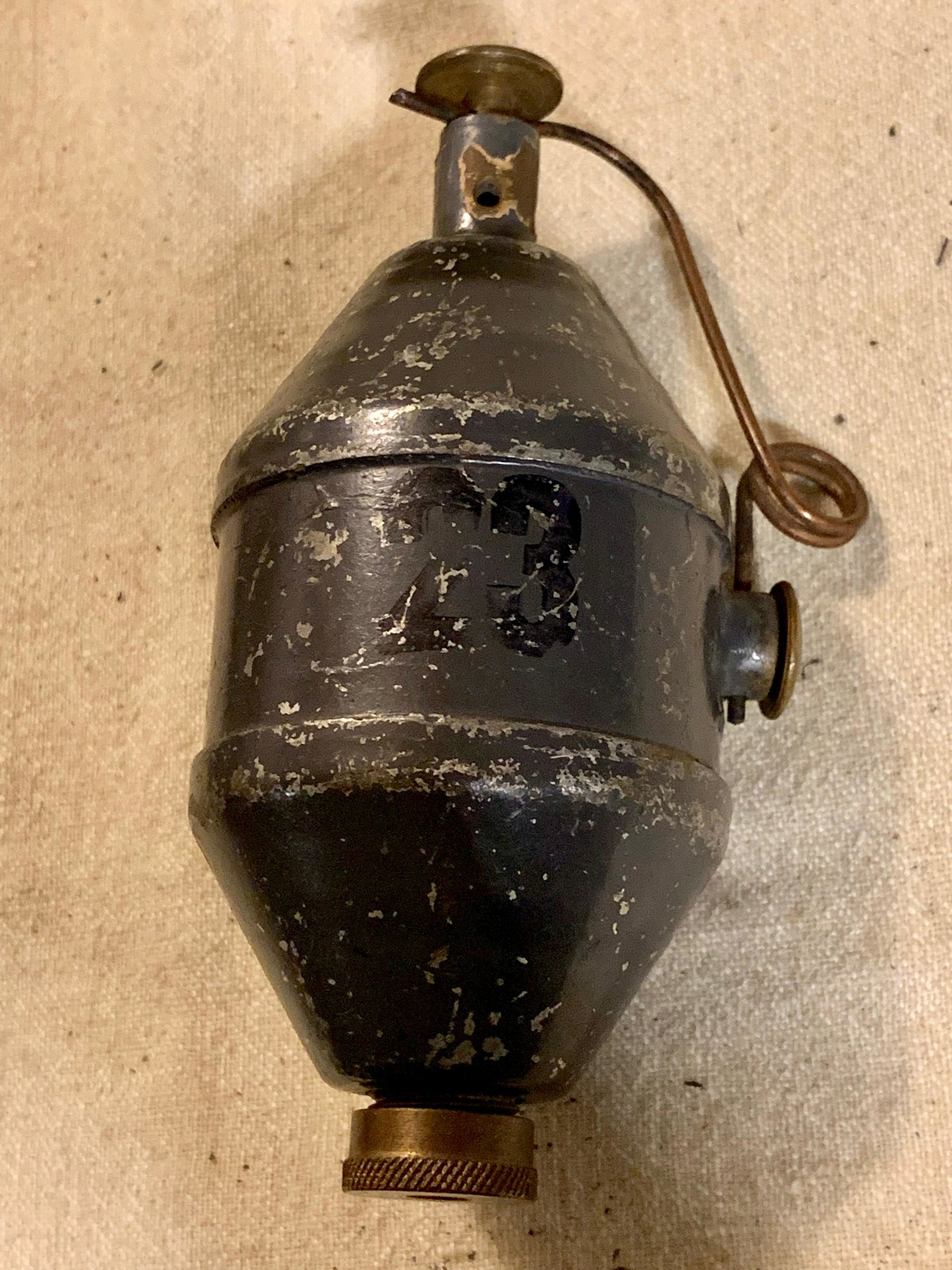 1920's DANISH MODEL PRACTICE M/23 DISPLAY GRENADE: 1920's DANISH MODEL PRACTICE M/23 DISPLAY GRENADE. THIS IS A NON-WORKING GRENADE. FOR DISPLAY ONLY. HAS A BEAUTIFUL OVERALL PATINA. A GREAT FIND AND WOULD MAKE THE PERFECT DISPLAY ITEM TO YOUR BELOVED