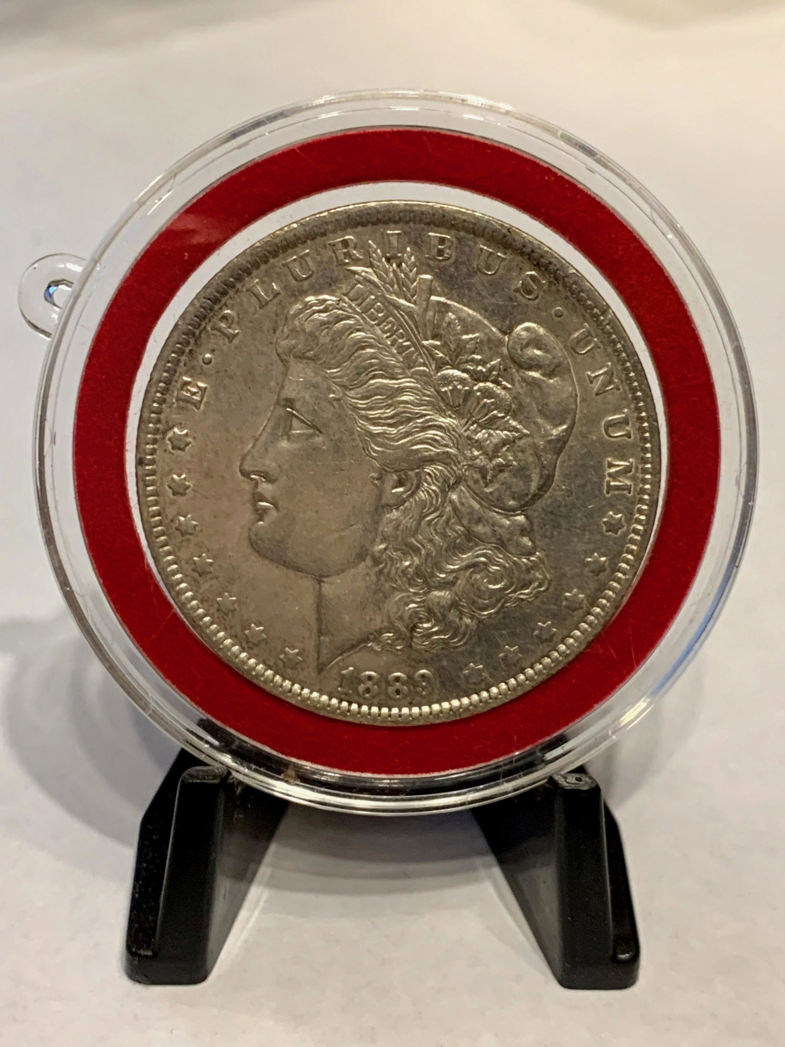 1889 O MORGAN SILVER ROUND DOLLAR: 1889 O MORGAN SILVER ROUND DOLLAR. PLEASE VIEW PICTURES AND YOU BE THE JUDGE OF GRADING.