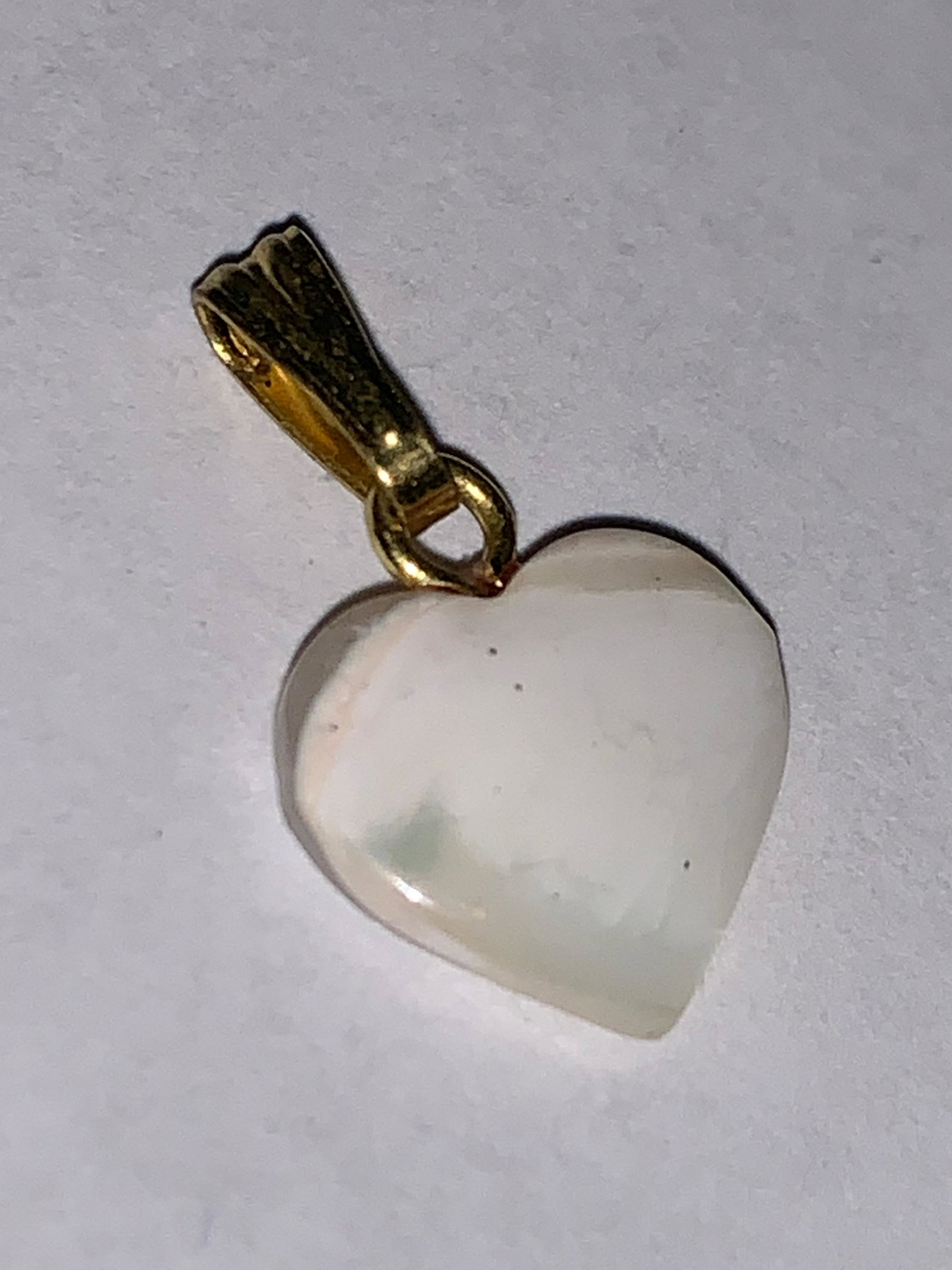 14K GOLD HEART PENDANT: 14K GOLD HEART PENDANT. IN GOOD SHAPE AND OVERALL CONDITION.