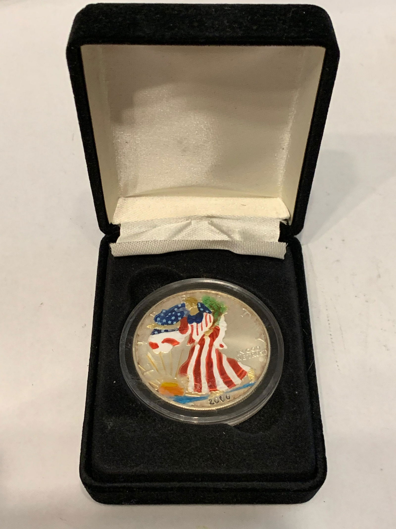 2000 1 OZ. SILVER LIBERTY PAINTED DOLLAR COIN (1 of 3)