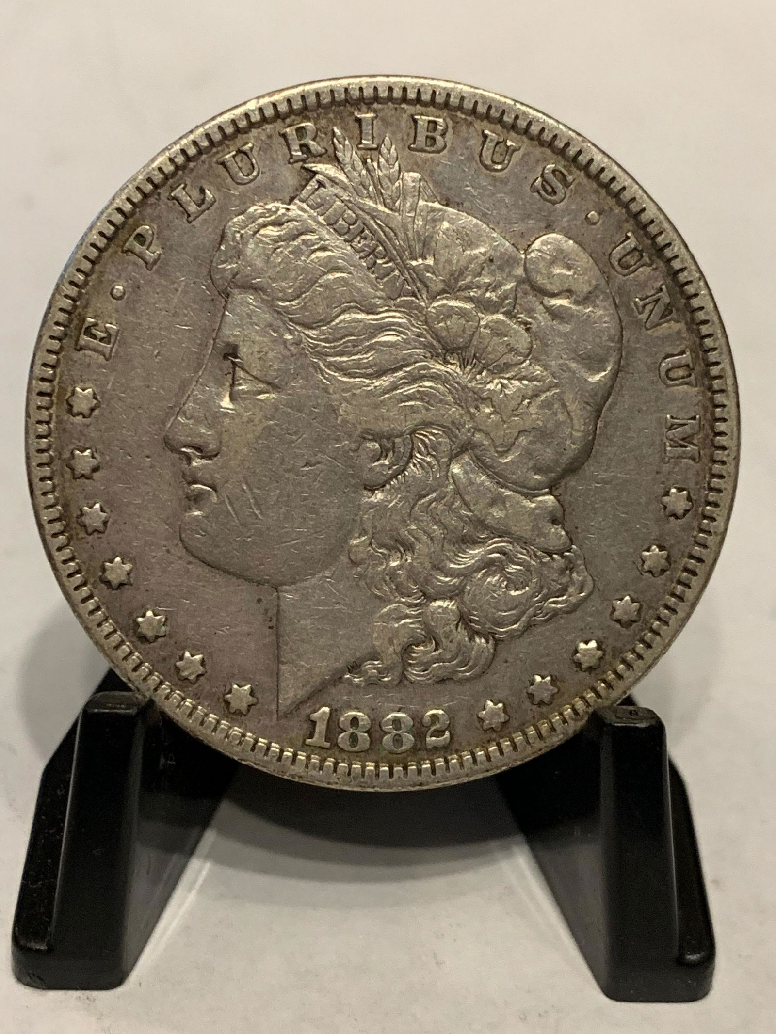 1882 MORGAN 1 OZ SILVER DOLLAR (1 of 2)