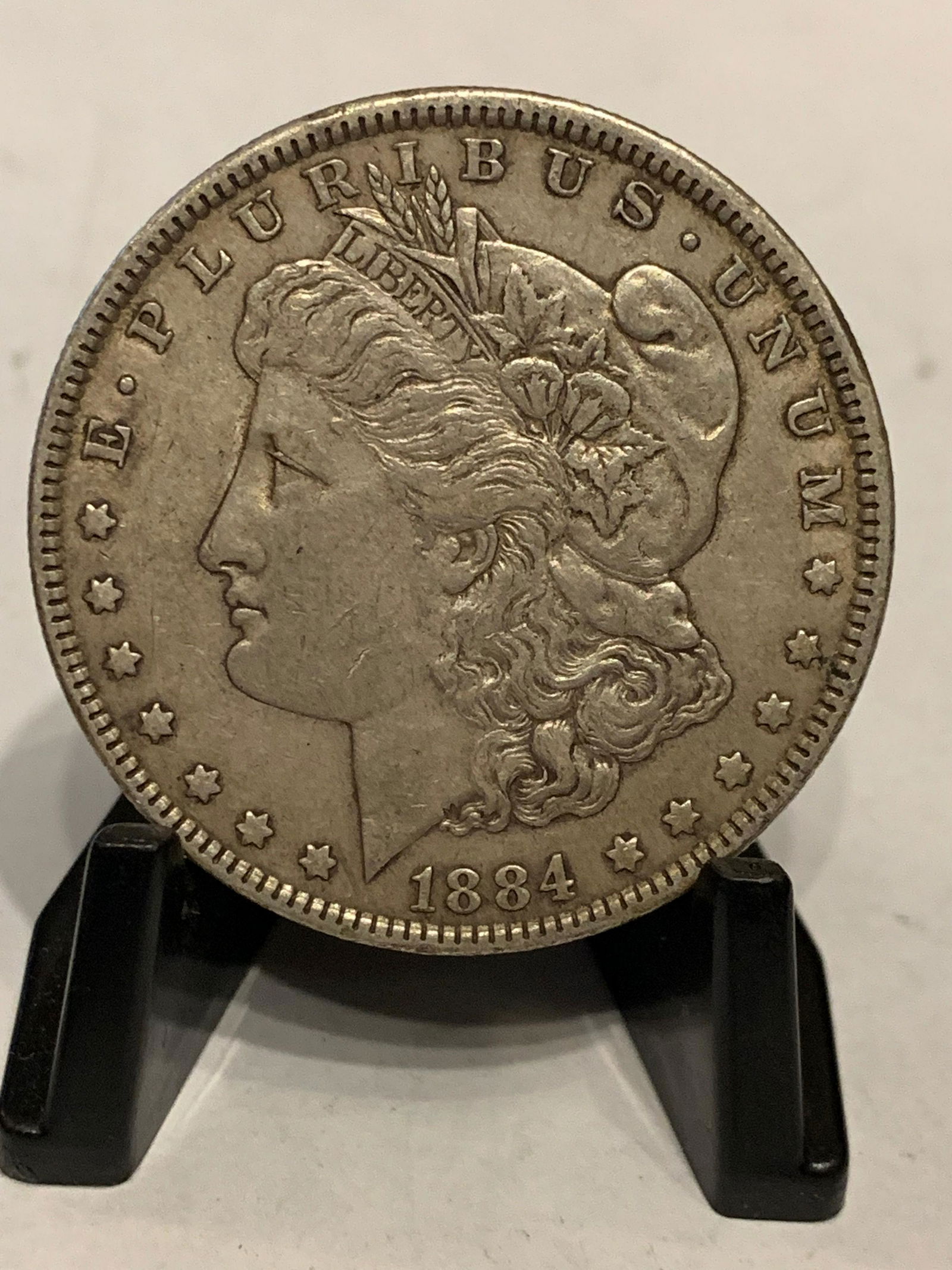1884 MORGAN 1 OZ SILVER DOLLAR (1 of 2)