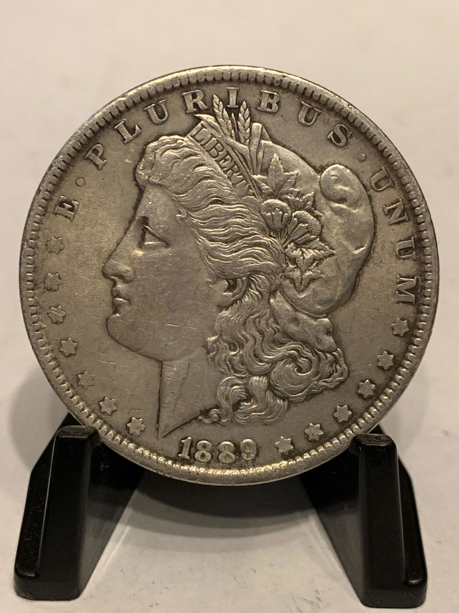 1889 MORGAN 1 OZ SILVER DOLLAR (1 of 2)