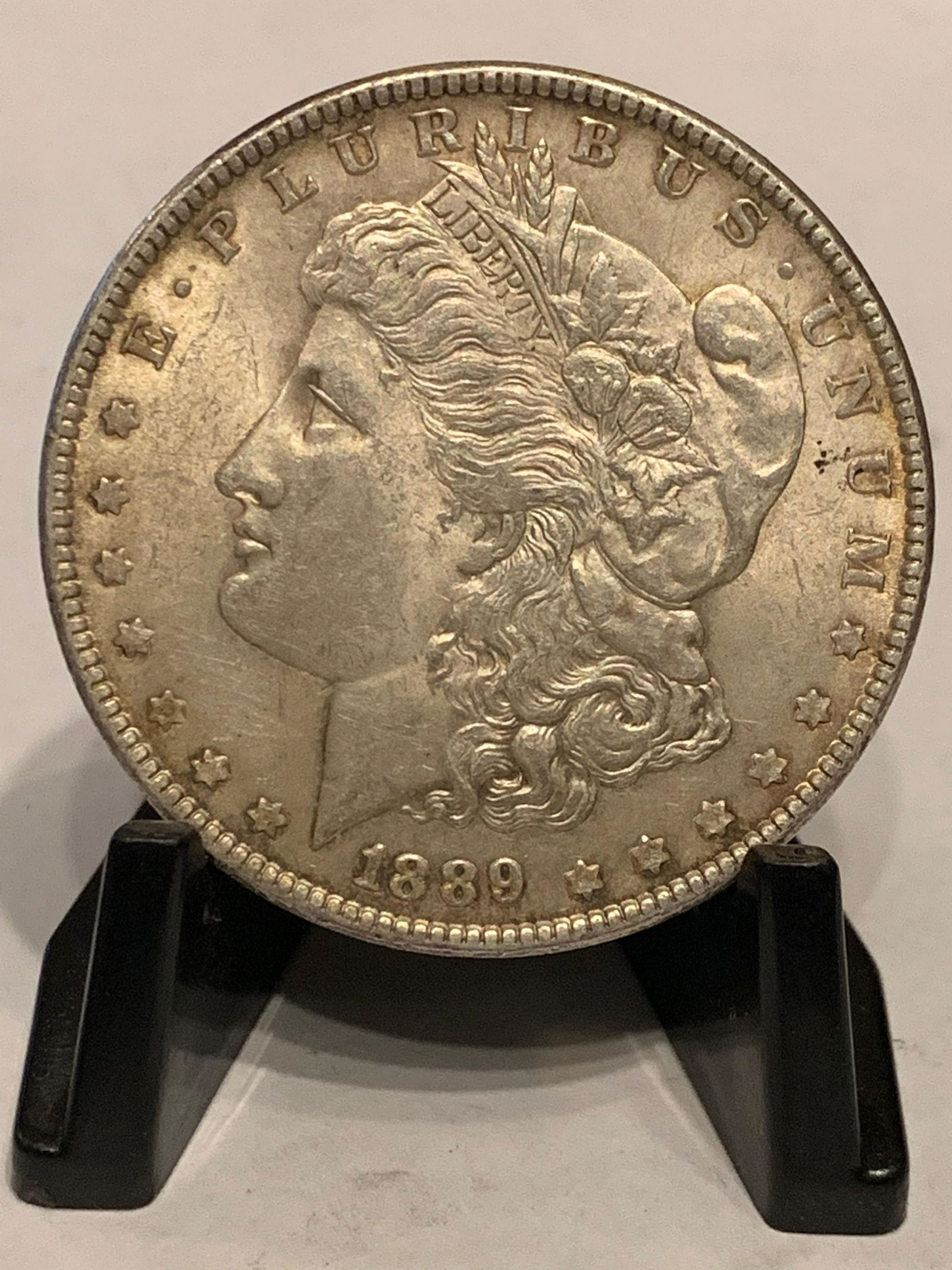 1889 MORGAN 1 OZ SILVER DOLLAR (1 of 2)