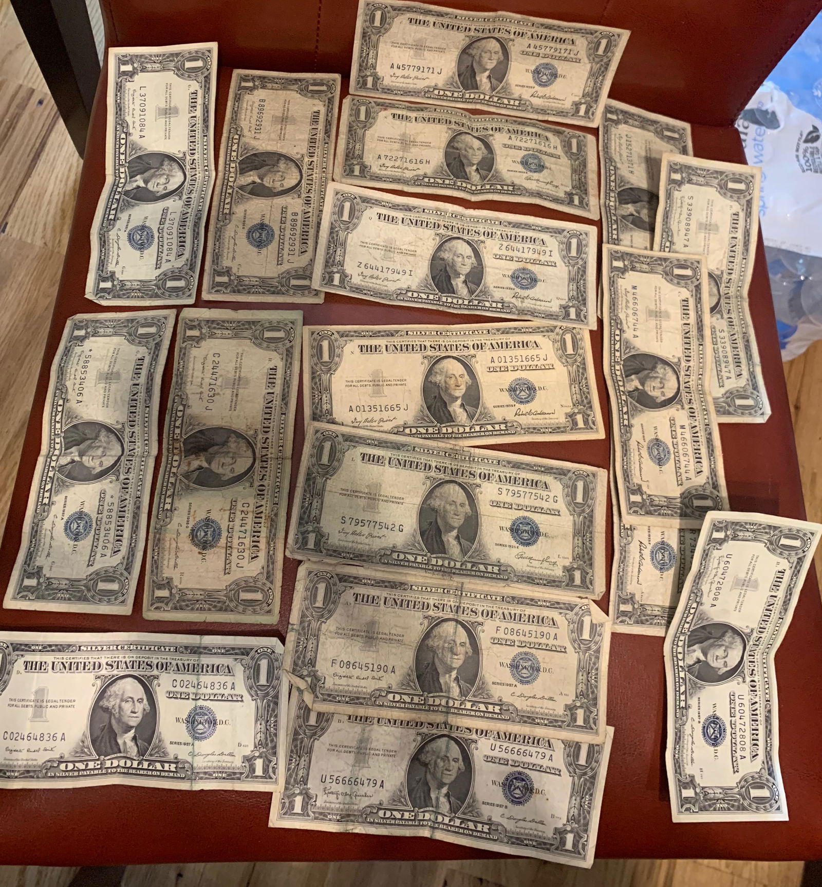 LOT OF (17) $1 SILVER CERTIFICATE BILLS $17 FACE VALUE (1 of 3)