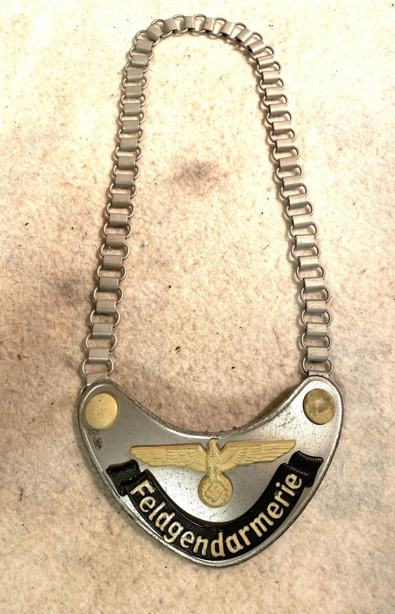 ORIG. WW2 GERMAN FELDGENDARMERIE GORGET: ORIG. WW2 GERMAN FELDGENDARMERIE GORGET. IN EXCELLENT SHAPE AND OVERALL CONDITION WITH MAKER MARKS. THIS IS AN AUTHENTIC ITEM. HAS A BEAUTIFUL OVERALL PATINA ON IT. COMES COMPLETE WITH THE GORGET AND