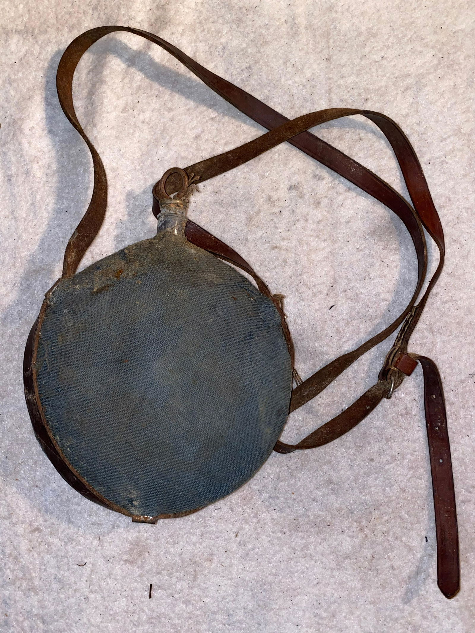 CIVIL WAR UNION COMPLETE CANVAS CANTEEN: CIVIL WAR UNION COMPLETE CANVAS CANTEEN. SHOWS HEAVY SIGNS OF BATTLE USE. THIS CANTEEN COMES FROM AROUND GETTYSBURG, PA. A GREAT FIND AND AN EXCELLENT ADDITION TO YOUR COLLECTION.