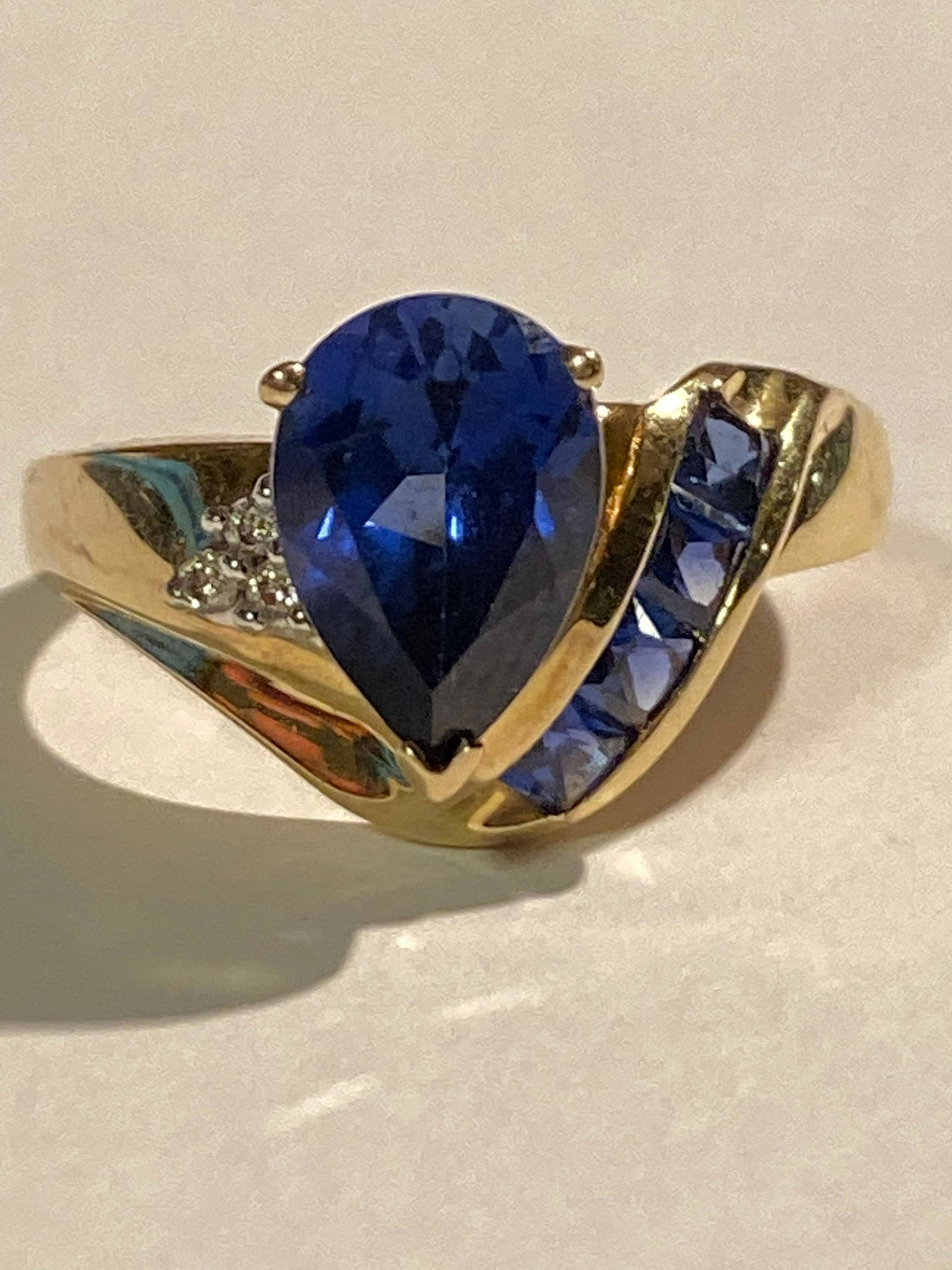 10K GOLD 1.25 TCW SAPPHIRES COCKTAIL RING (1 of 3)