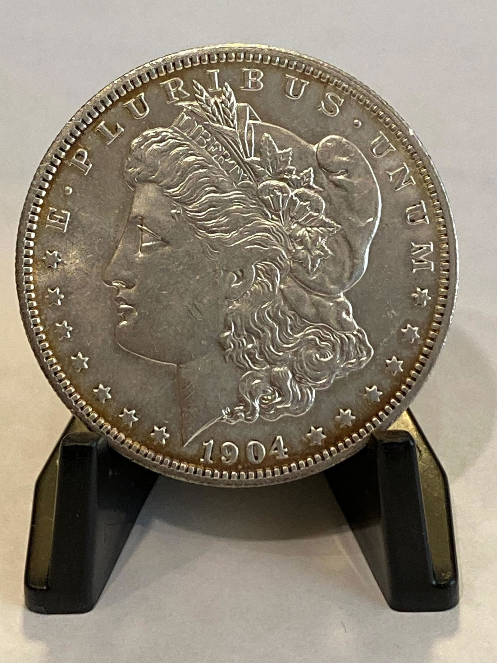 MINT 1904-O MORGAN SILVER DOLLAR (1 of 2)