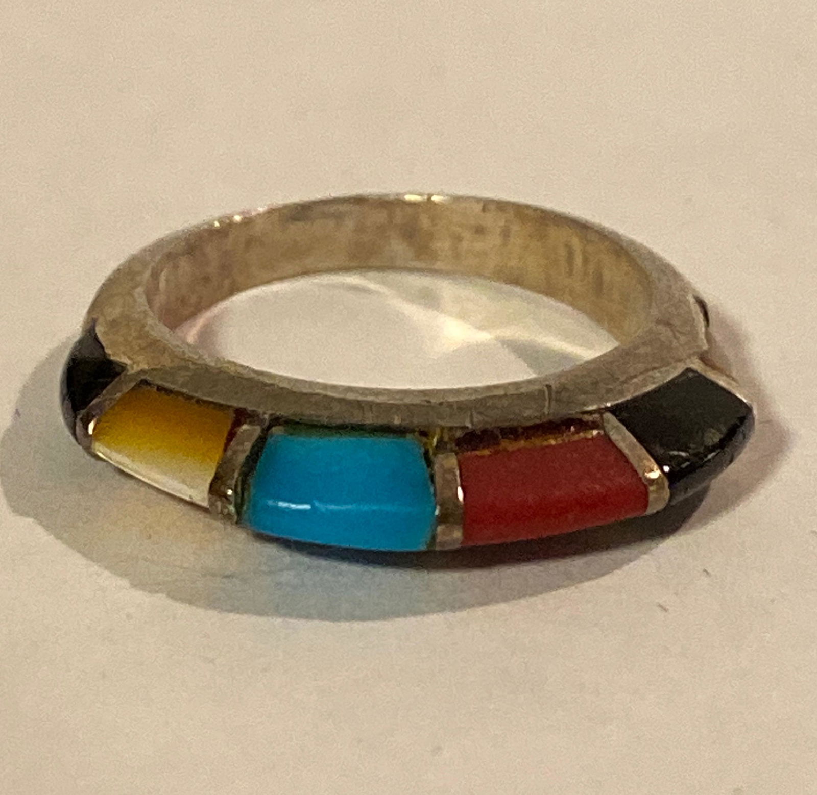 ANTIQUE NATIVE AMERICAN STERLING SILVER RING: ANTIQUE NATIVE AMERICAN STERLING SILVER RING. COMES WITH VARIOUS GEMSTONES. A GREAT ADDITION TO YOUR COLLECTION. RING IS A SIZE 5. A GREAT ADDITION TO YOUR COLLECTION.