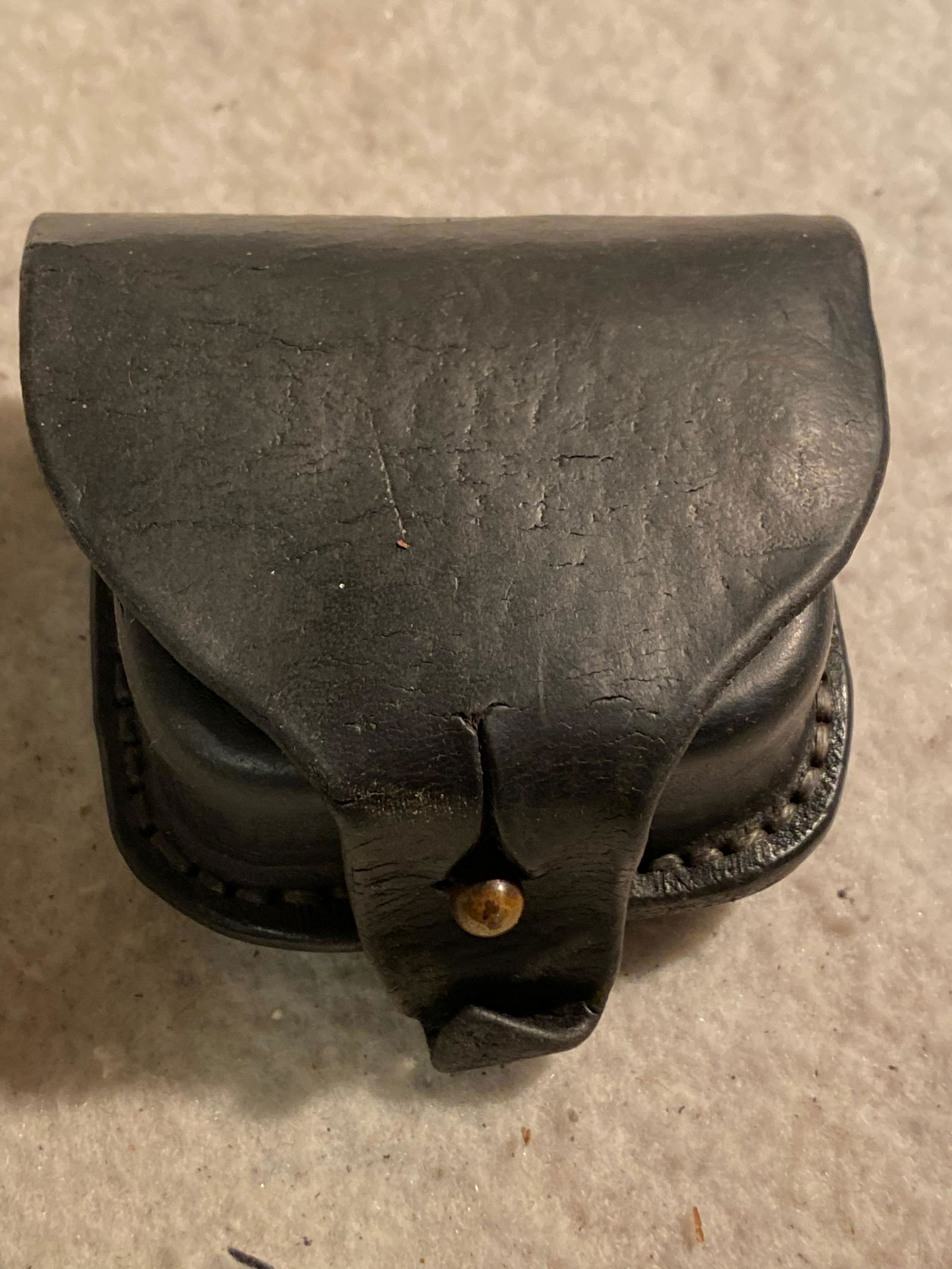 RARE CIVIL WAR CAP BOX: RARE CIVIL WAR CAP BOX. IN EXCELLENT SHAPE AND OVERALL CONDITION WITH A BEAUTIFUL OVERALL PATINA. A GREAT FIND AND AN EXCELLENT ADDITION TO YOUR COLLECTION.