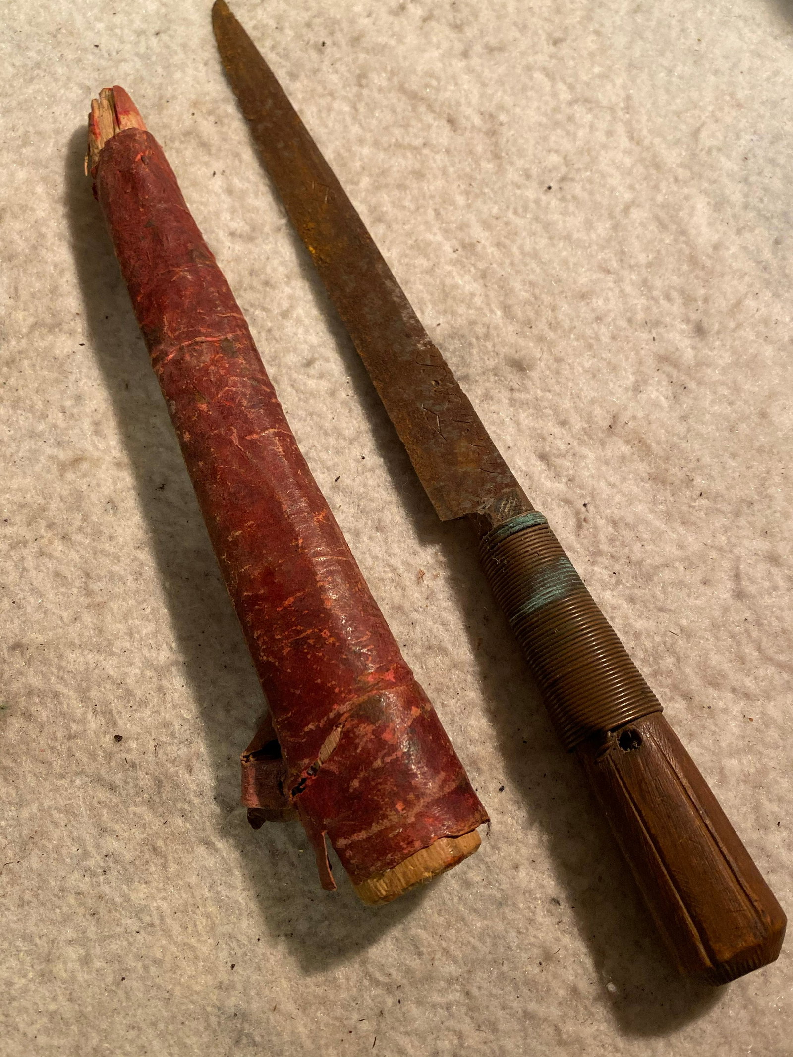 1800'S GERMAN HORSEMAN OFFICERS DAGGER: 1800'S GERMAN HORSEMAN OFFICERS DAGGER. THESE WERE CARRIED BY THE GERMAN HORSEMAN DURING THE LATE 1800's. HAS A BEAUTIFUL OVERALL PATINA. APPEARS TO BE VERY WELL USED BUT STILL INTACT AND IN GOOD SHAP