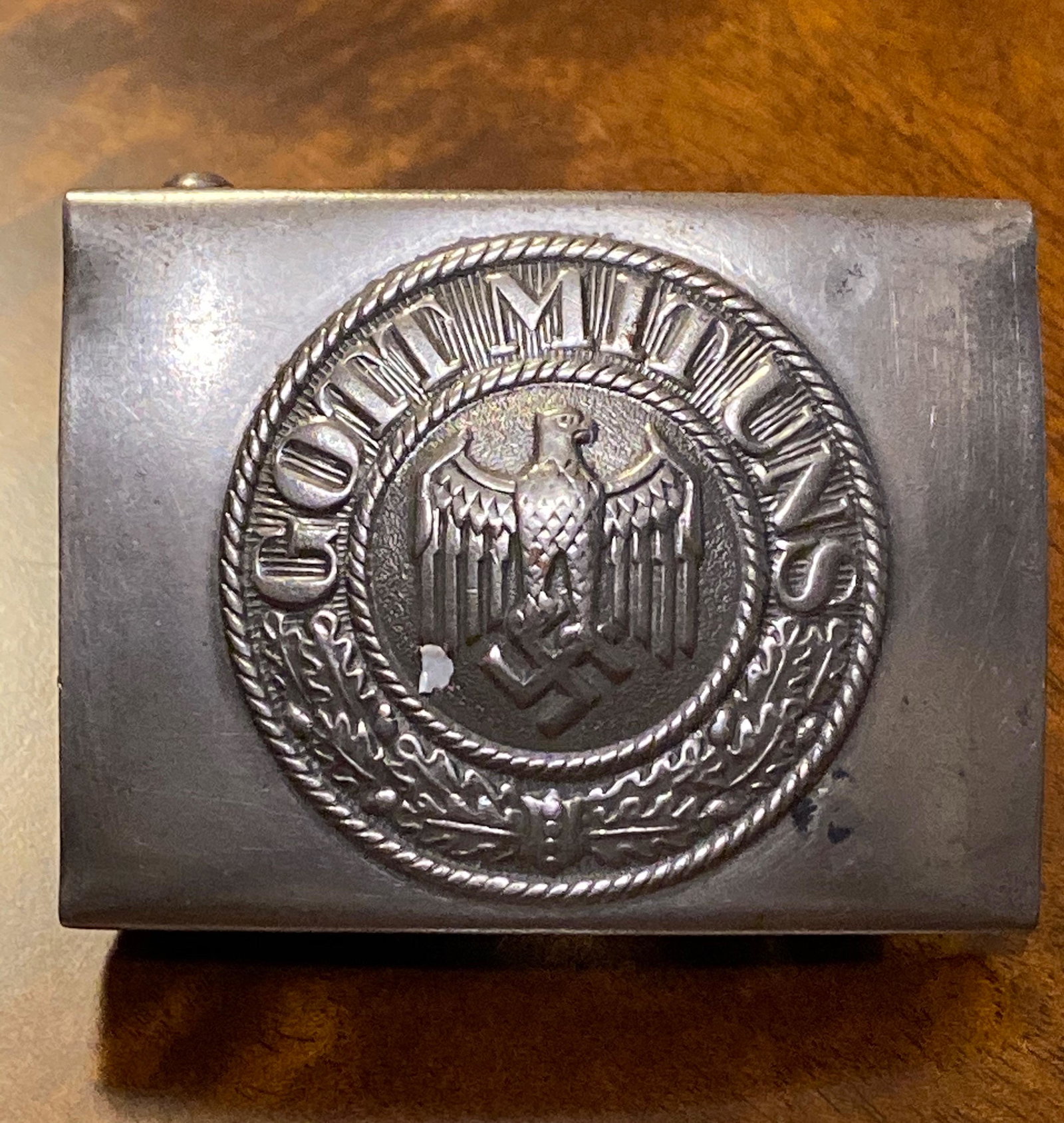 ORIG. WW2 GERMAN WEHRMACHT BELT BUCKLE: ORIG. WW2 GERMAN WEHRMACHT BELT BUCKLE. IN EXCELLENT SHAPE AND OVERALL CONDITION. RETAINS MOST OF ITS ORIGINAL CONDITION. COMES FROM A MUSEUM COLLECTION OF WW2 GERMAN ARTIFACTS. HAS A BEAUTIFUL OVERAL
