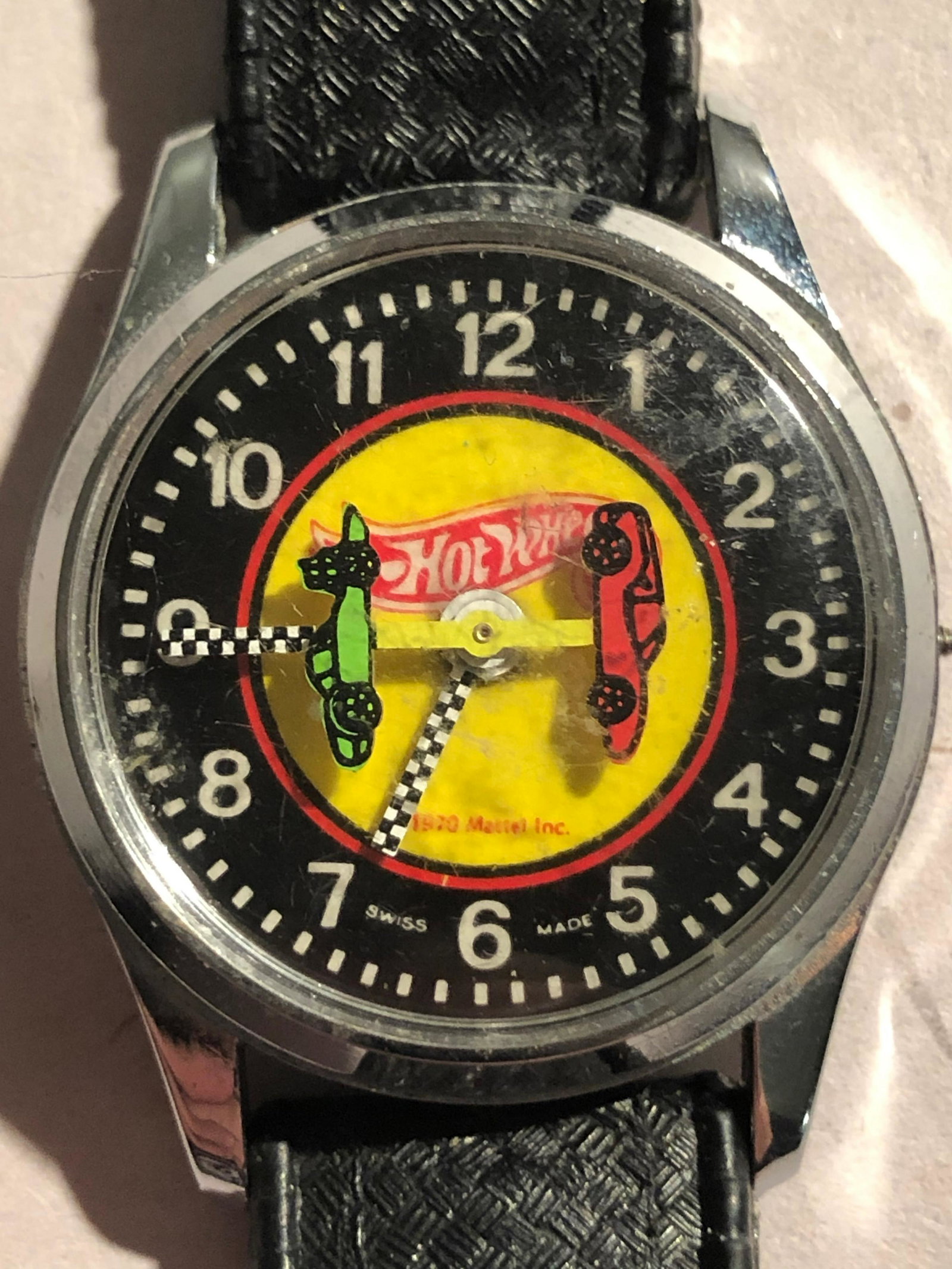 VINTAGE HOT WHEELS WRIST WATCH: VINTAGE HOT WHEELS WRIST WATCH. PLEASE VIEW ALL DETAILED PICTURES.