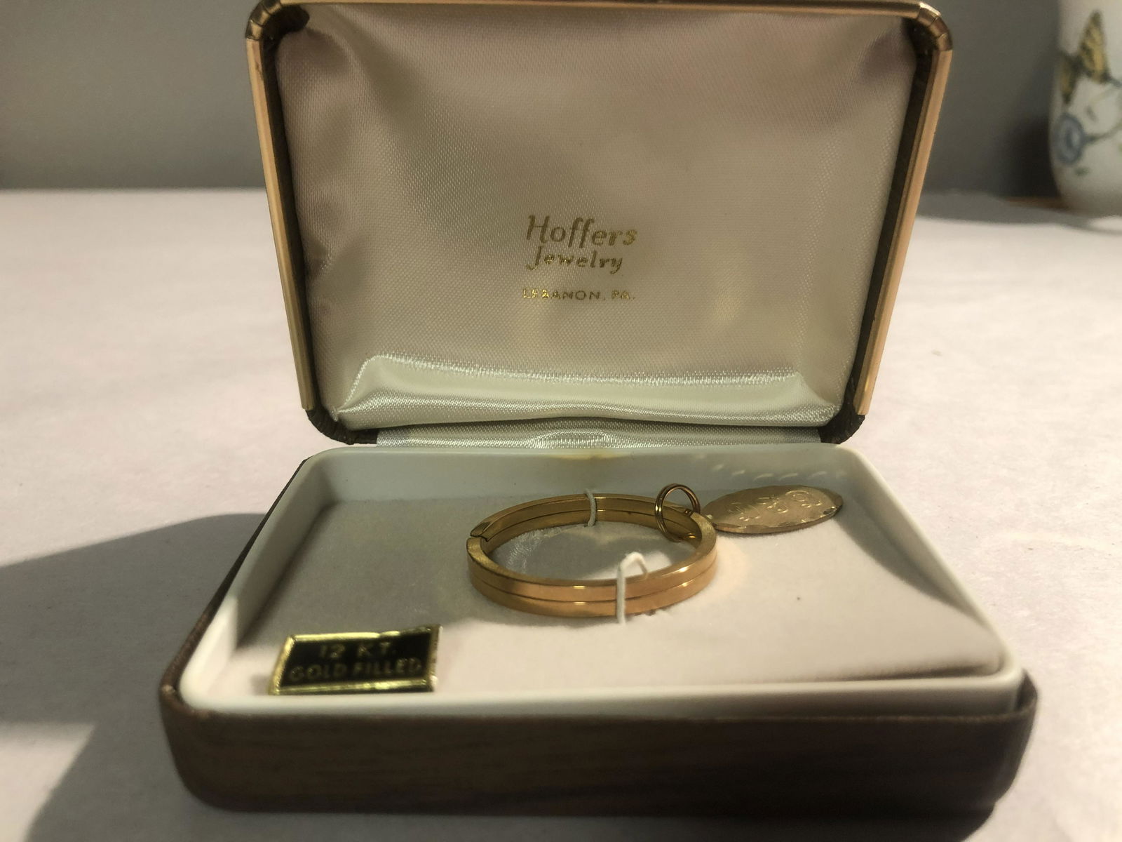 12K GF KEYCHAIN IN BOX: 12K GF KEYCHAIN IN BOX. A GREAT CHRISTMAS GIFT.