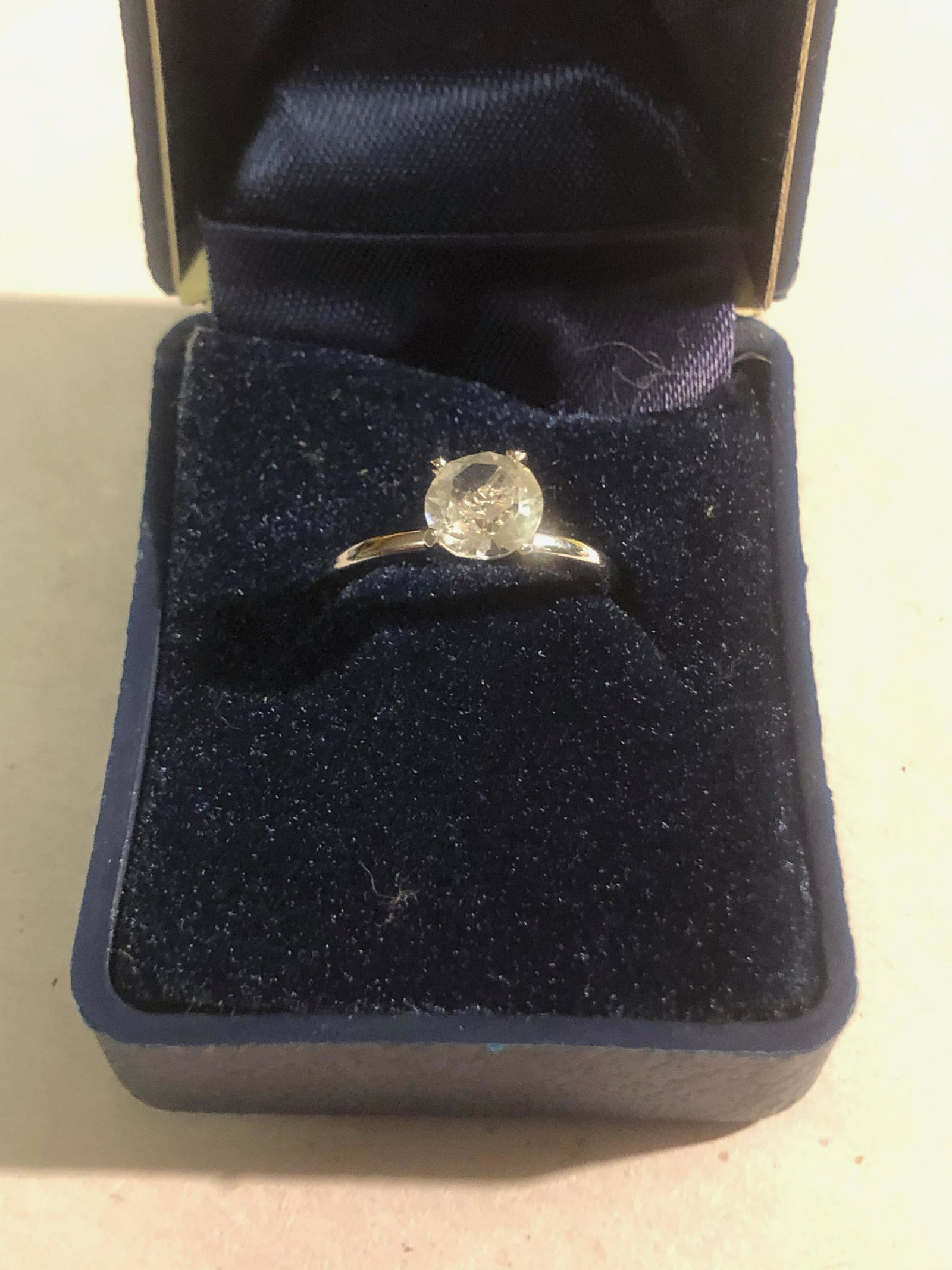 ELEGANT STERLING SILVER QUARTZ WEDDING RING: ELEGANT STERLING SILVER QUARTZ WEDDING RING. A GREAT RING FOR YOUR LOVED ONE!