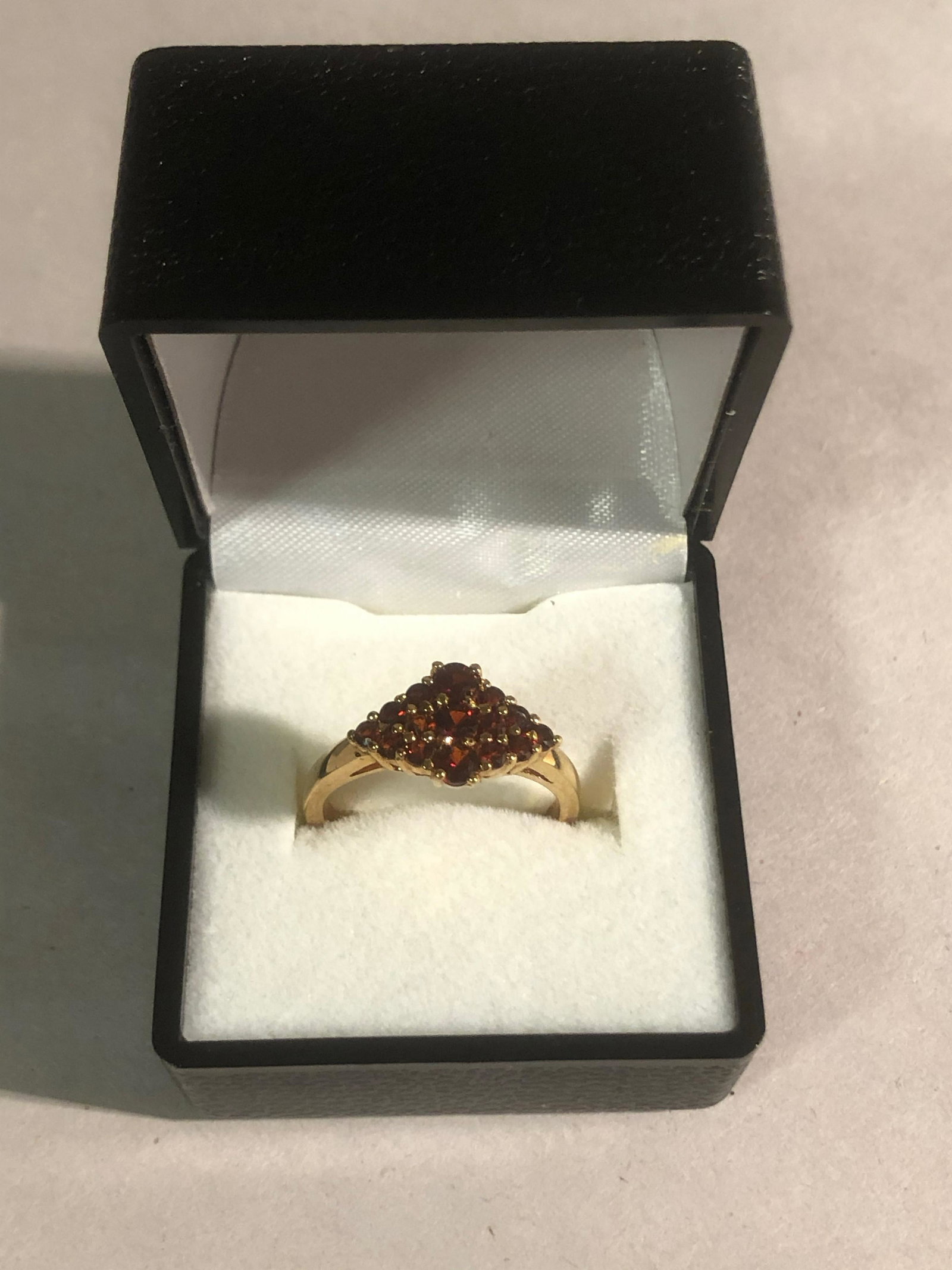 STUNNING LADIES RUBY AND STERLING SILVER RING: STUNNING LADIES RUBY AND STERLING SILVER RING. A GREAT ADDITION TO YOUR COLLECTION.