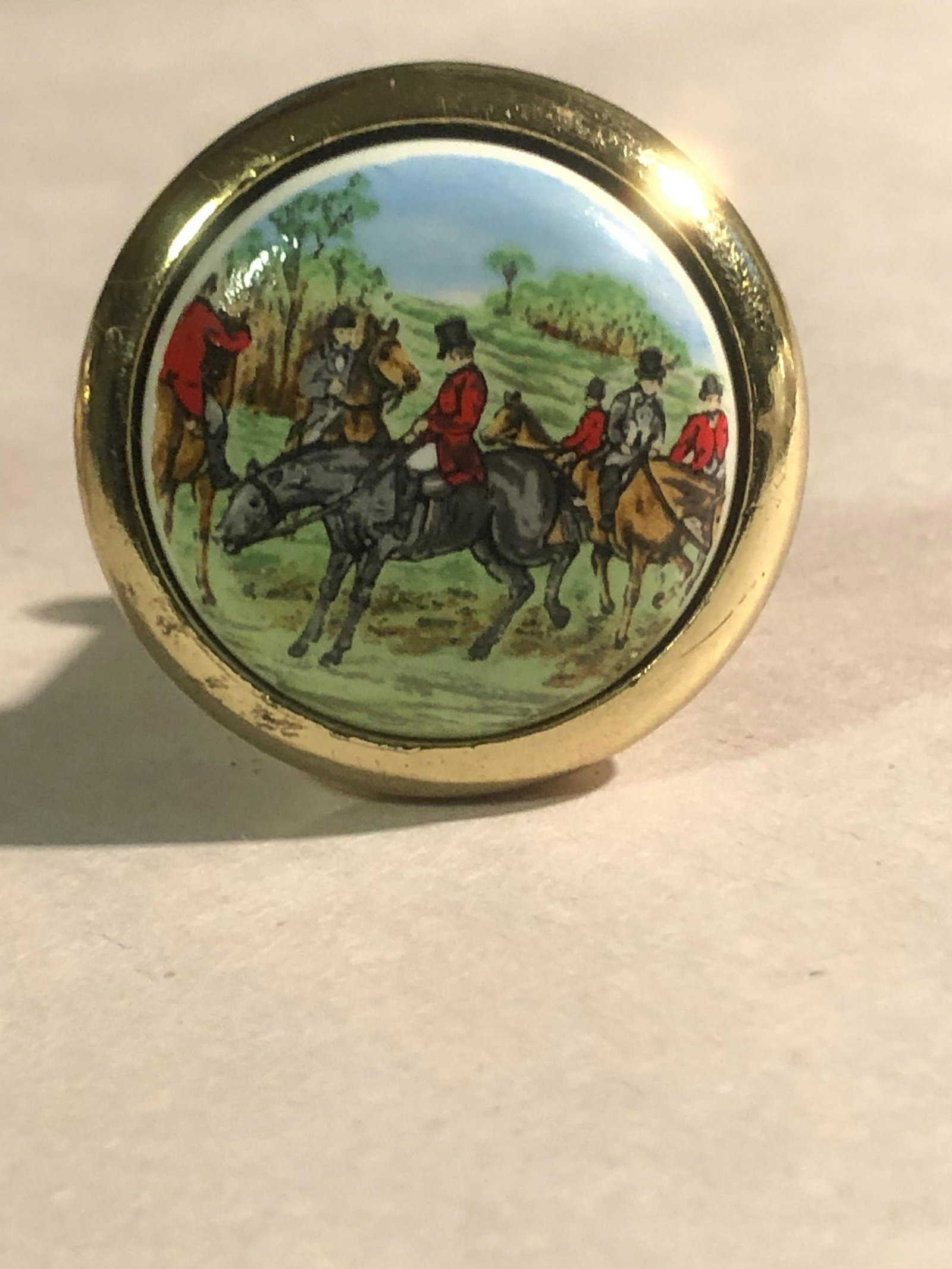 LOT OF (4) EQUISTRIAN DOOR KNOB HANDLES: LOT OF (4) EQUISTRIAN DOOR KNOB HANDLES. A GREAT ADDITION TO YOUR COLLECTION.