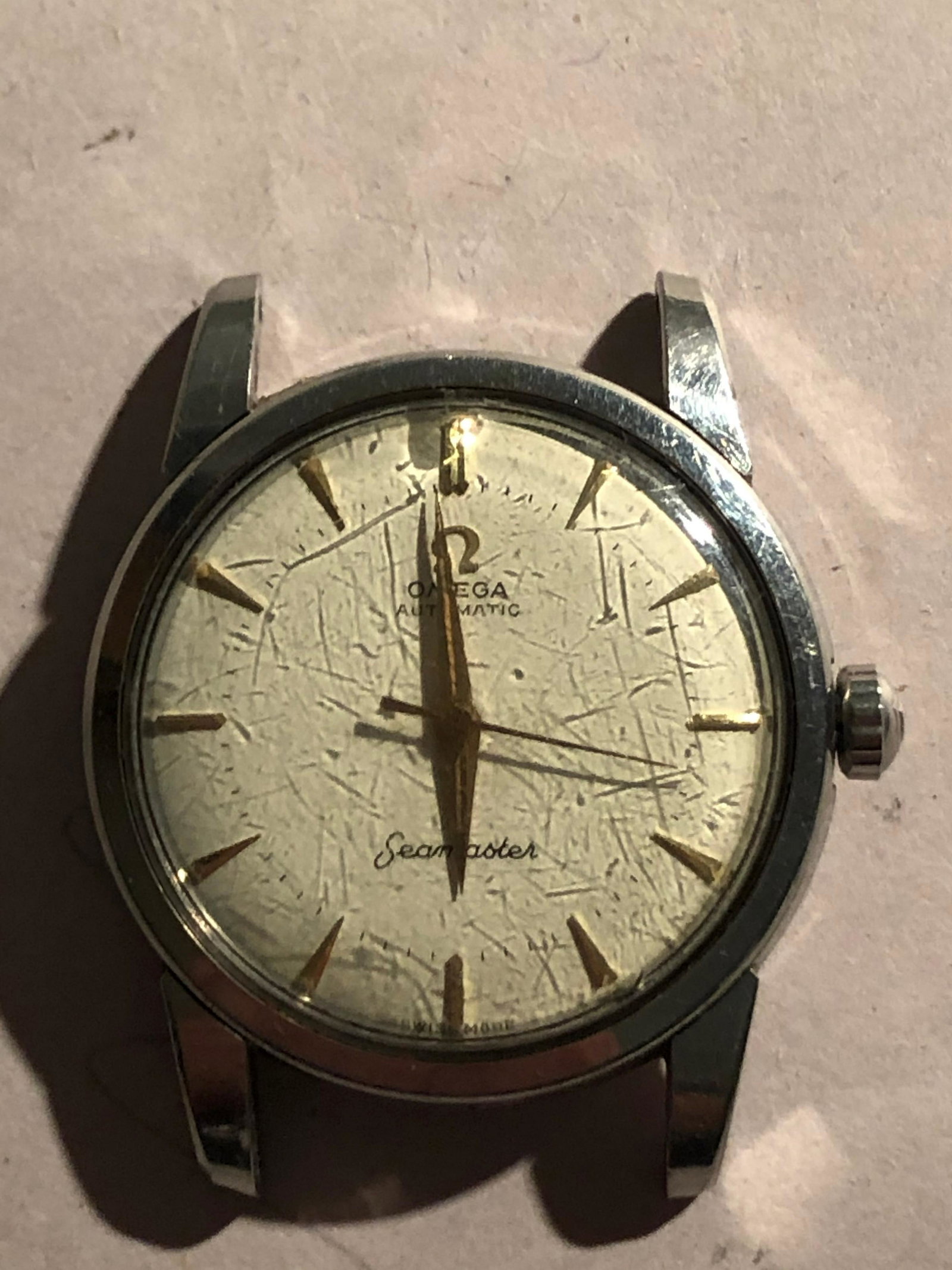 VINTAGE OMEGA SEAMASTER BUMPBER WATCH: VINTAGE OMEGA SEAMASTER BUMPBER WATCH. PLEASE VIEW ALL DETAILED PICTURES. MIGHT NEED CLEANING. A GREAT VINTAGE WATCH TO ADD TO YOUR COLLECTION.