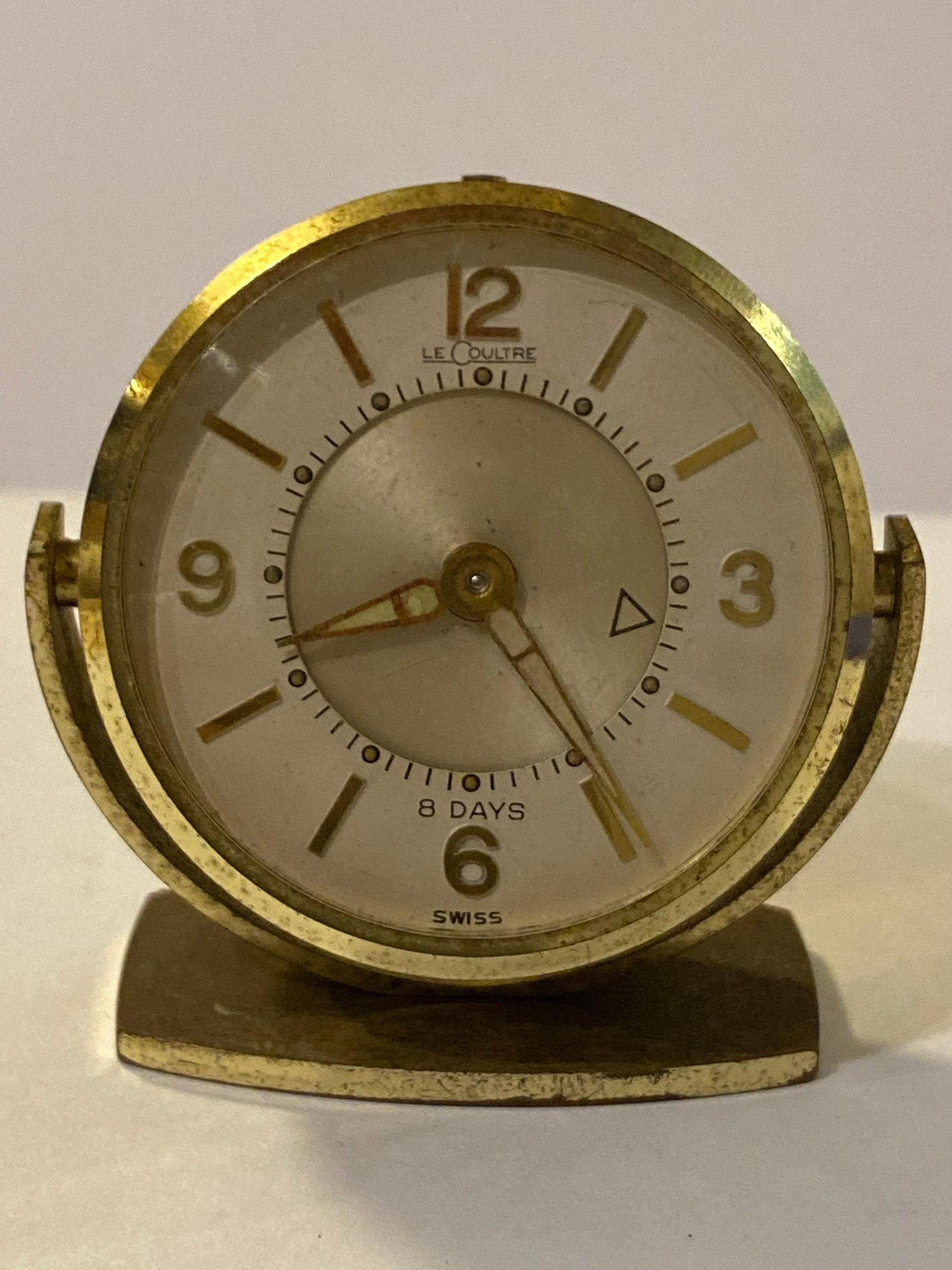 RARE LE COULTRE 8 DAYS TRAVEL DESK CLOCK.: RARE LE COULTRE 8 DAYS TRAVEL DESK CLOCK. IN EXCELLENT SHAPE AND OVERALL CONDITION. A GREAT COLLECTORS ITEM