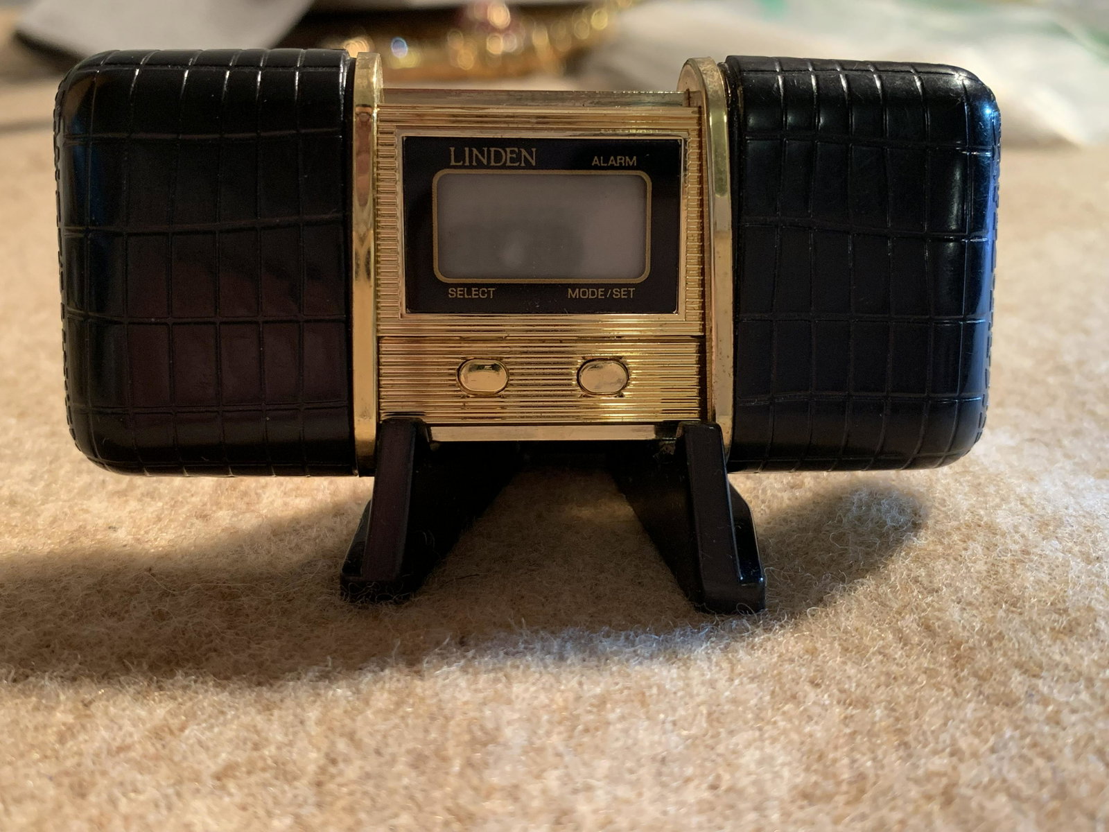 VINTAGE LINDEN ALARM TRAVEL CLOCK: VINTAGE LINDEN ALARM TRAVEL CLOCK. A GREAT FIND AND AN EXCELLENT ADDITION TO YOUR COLLECTION.