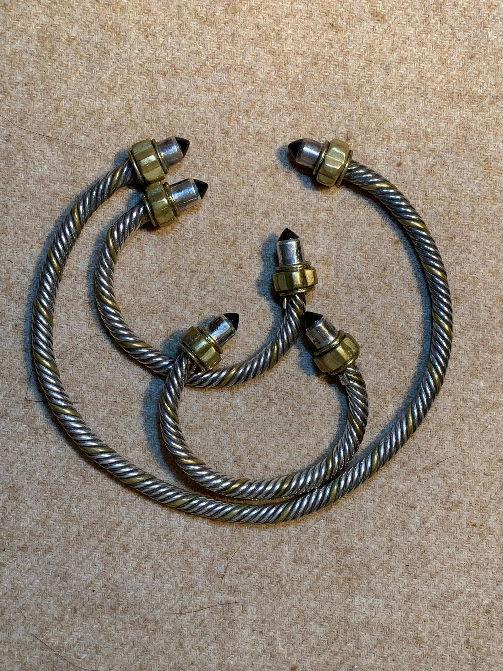 LOT OF LADIES CHOKER NECKLACE AND CUFF BRACELETS -: LOT OF LADIES CHOKER NECKLACE AND CUFF BRACELETS. MIGHT BE STERLING? WE ARE NOT SURE. PLEASE VIEW PICTURES.