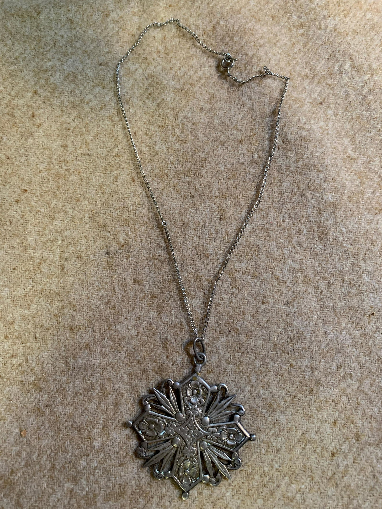 SIGNED COPPINI 800 SILVER LADIES NECKLACE: SIGNED COPPINI 800 SILVER LADIES NECKLACE. A GREAT ADDITION TO YOUR COLLECTION.