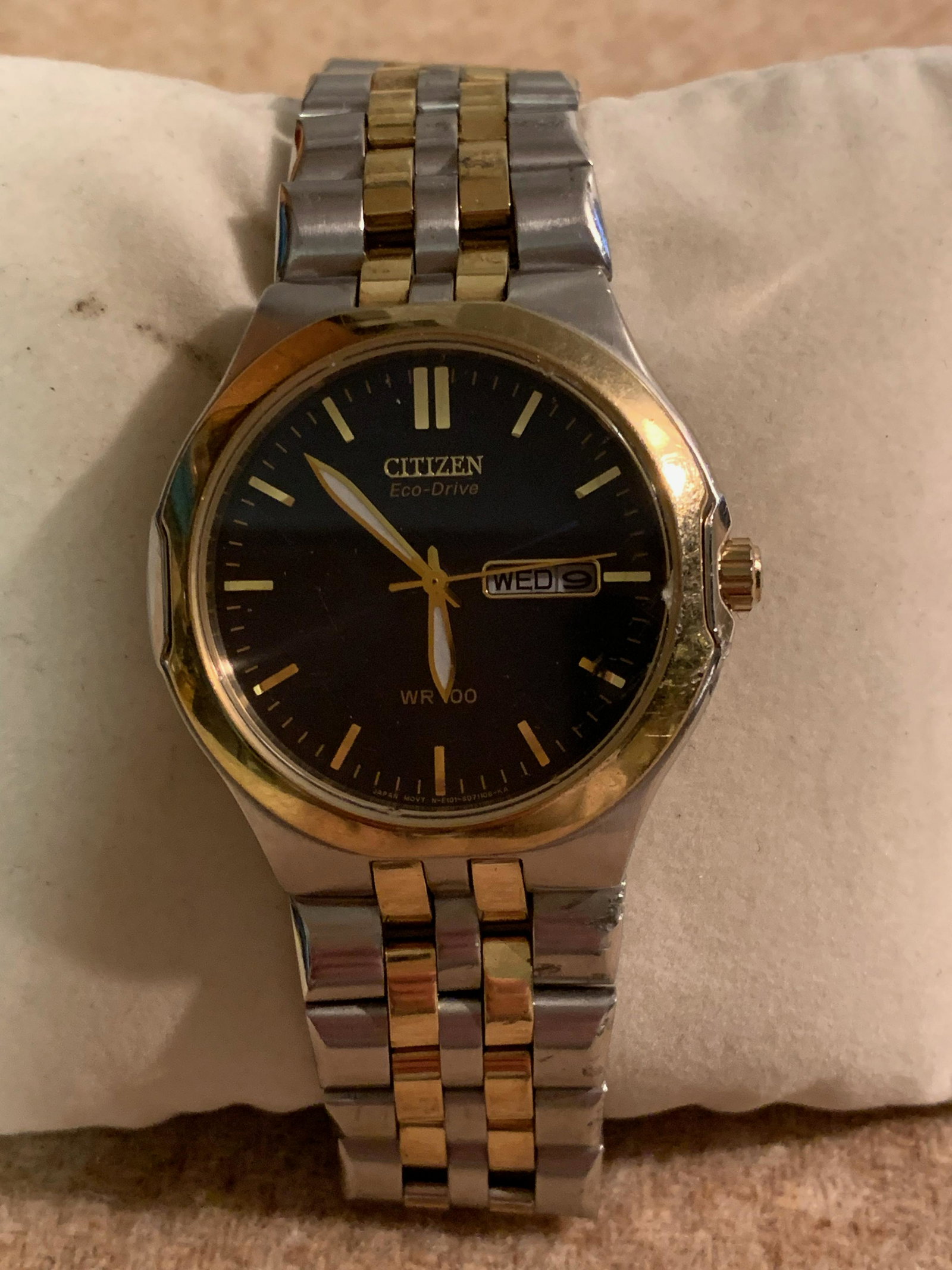 VINTAGE SEIKO ECO-DRIVE WRISTWATCH: VINTAGE SEIKO ECO-DRIVE WRISTWATCH. A GREAT ADDITION TO YOUR COLLECTION.