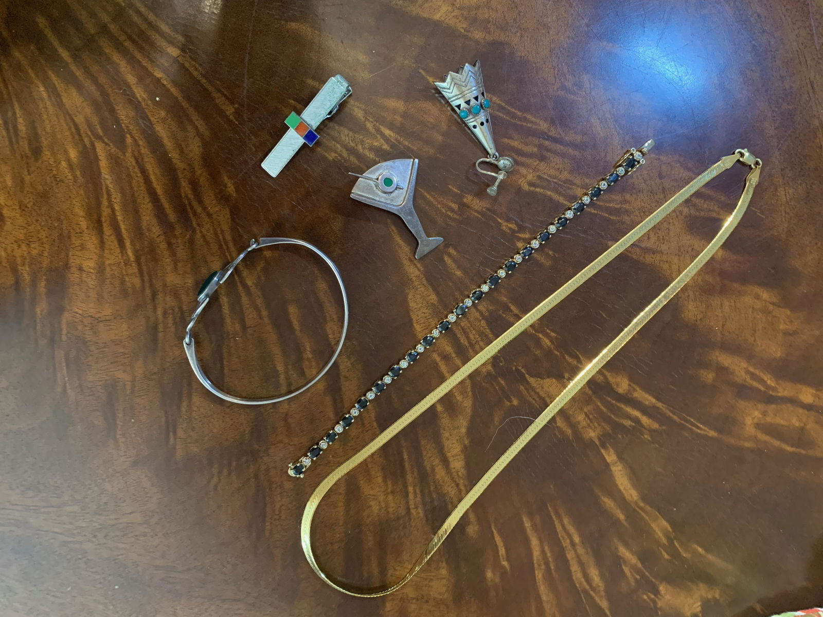 LOT OF STERLING CHAINS, BRACELETS, ETC: LOT OF STERLING CHAINS, BRACELETS, ETC. A GREAT LOT TO ADD TO YOUR JEWELRY COLLECTION.