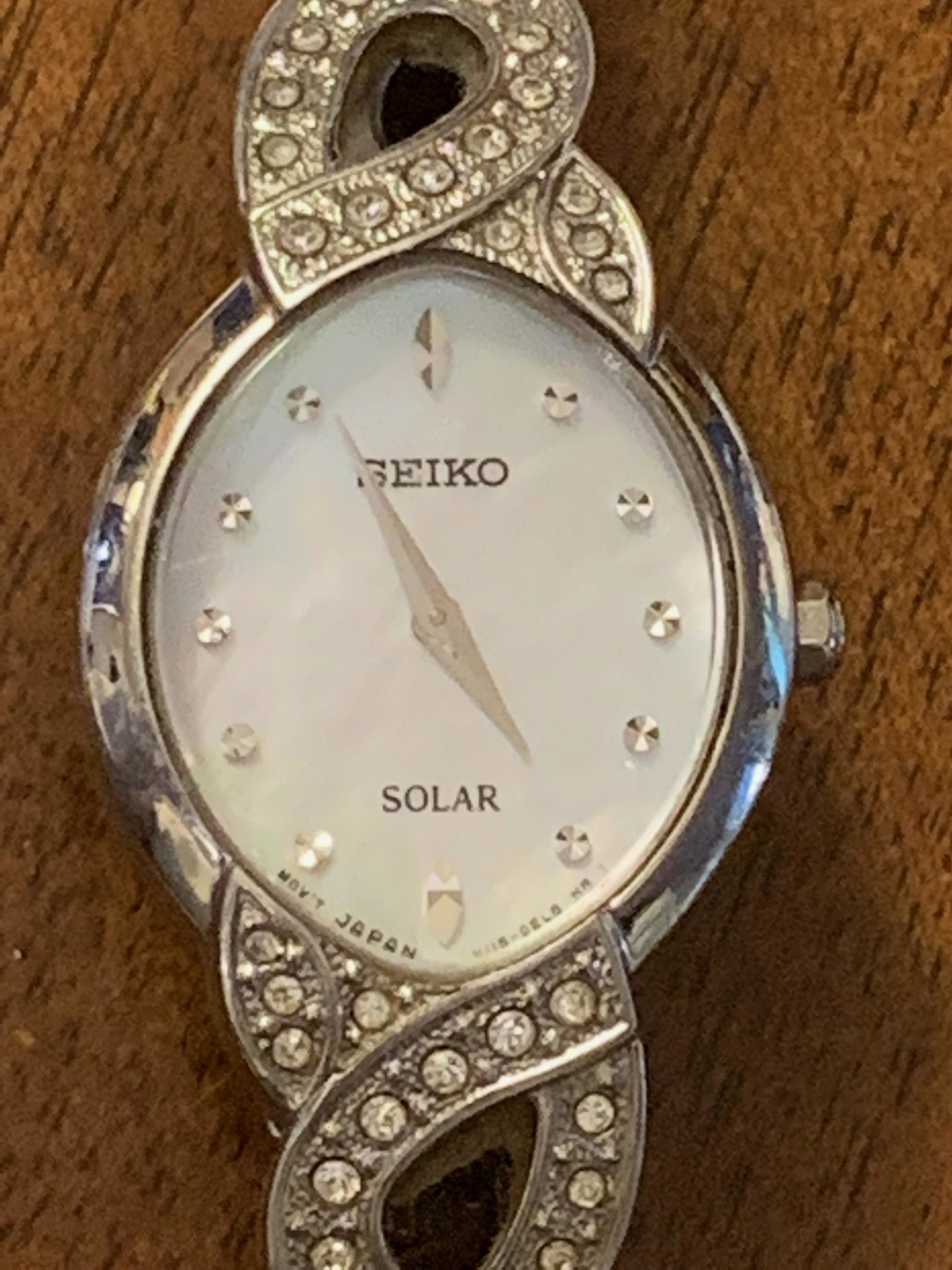 LADIES SEIKO SOLAR WRISTWATCH: LADIES SEIKO SOLAR WRISTWATCH. A GREAT ADDITION TO YOUR WATCH COLLECTION.