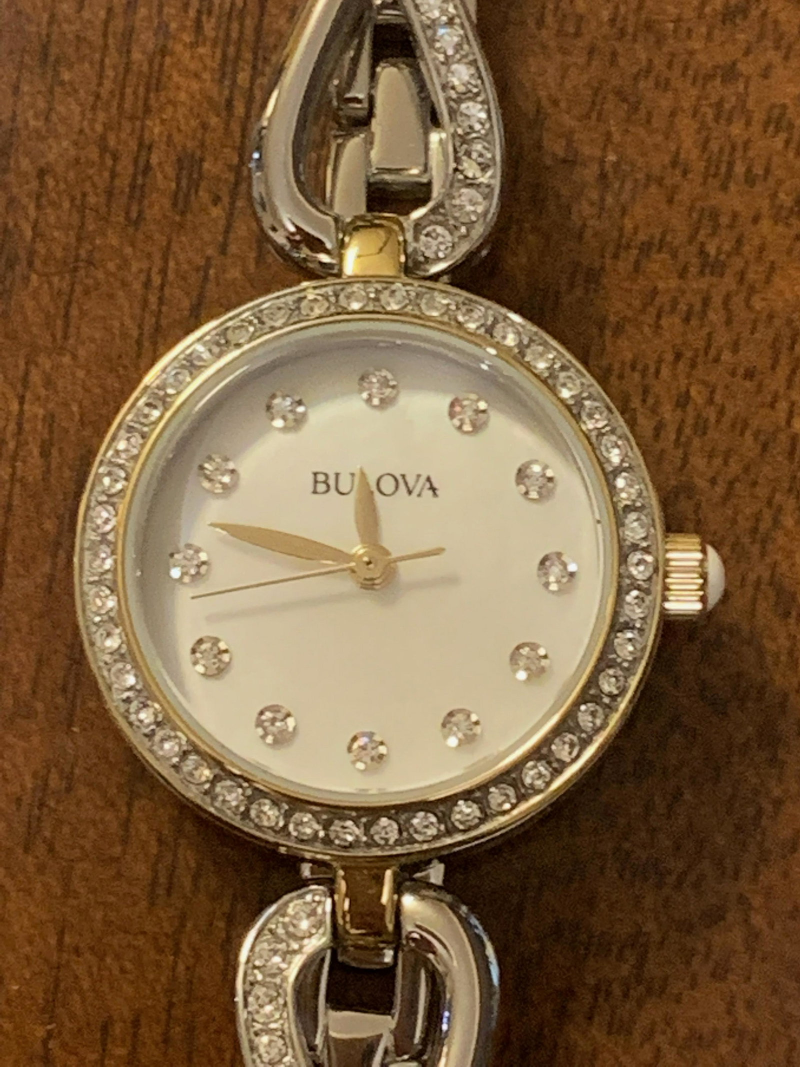 LADIES BULOVA WRISTWATCH: LADIES BULOVA WRISTWATCH. A GREAT WATCH TO ADD TO YOUR WATCH COLLECTION.