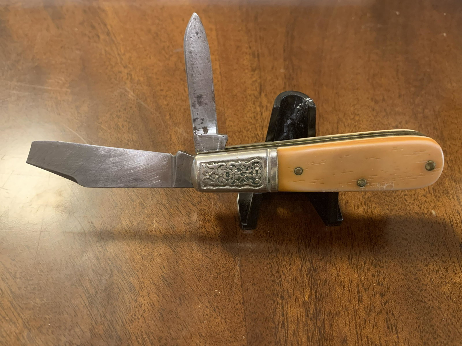 ANTIQUE SCHRADE POCKET KNIFE: ANTIQUE SCHRADE POCKET KNIFE. A GREAT ADDITION TO YOUR COLLECTION.