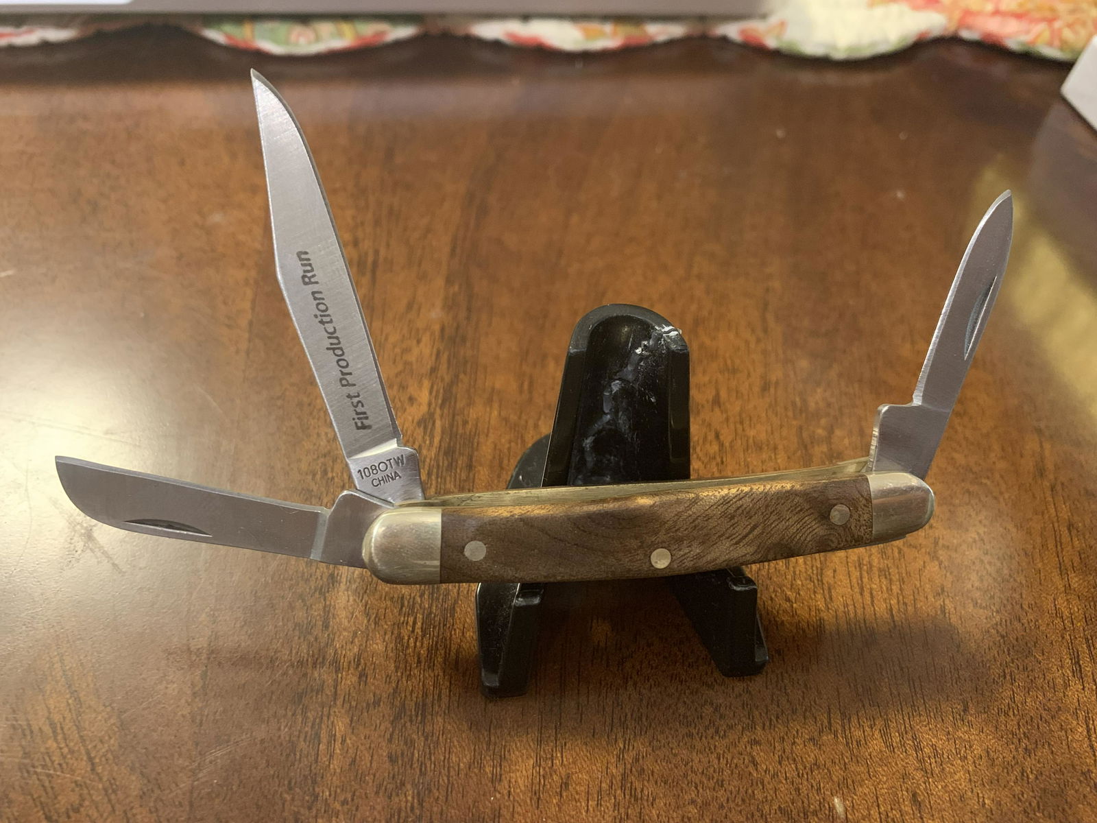 SCHRADE OLD TIMER POCKET KNIFE: SCHRADE OLD TIMER POCKET KNIFE. A GREAT ADDITION TO YOUR COLLECTION.