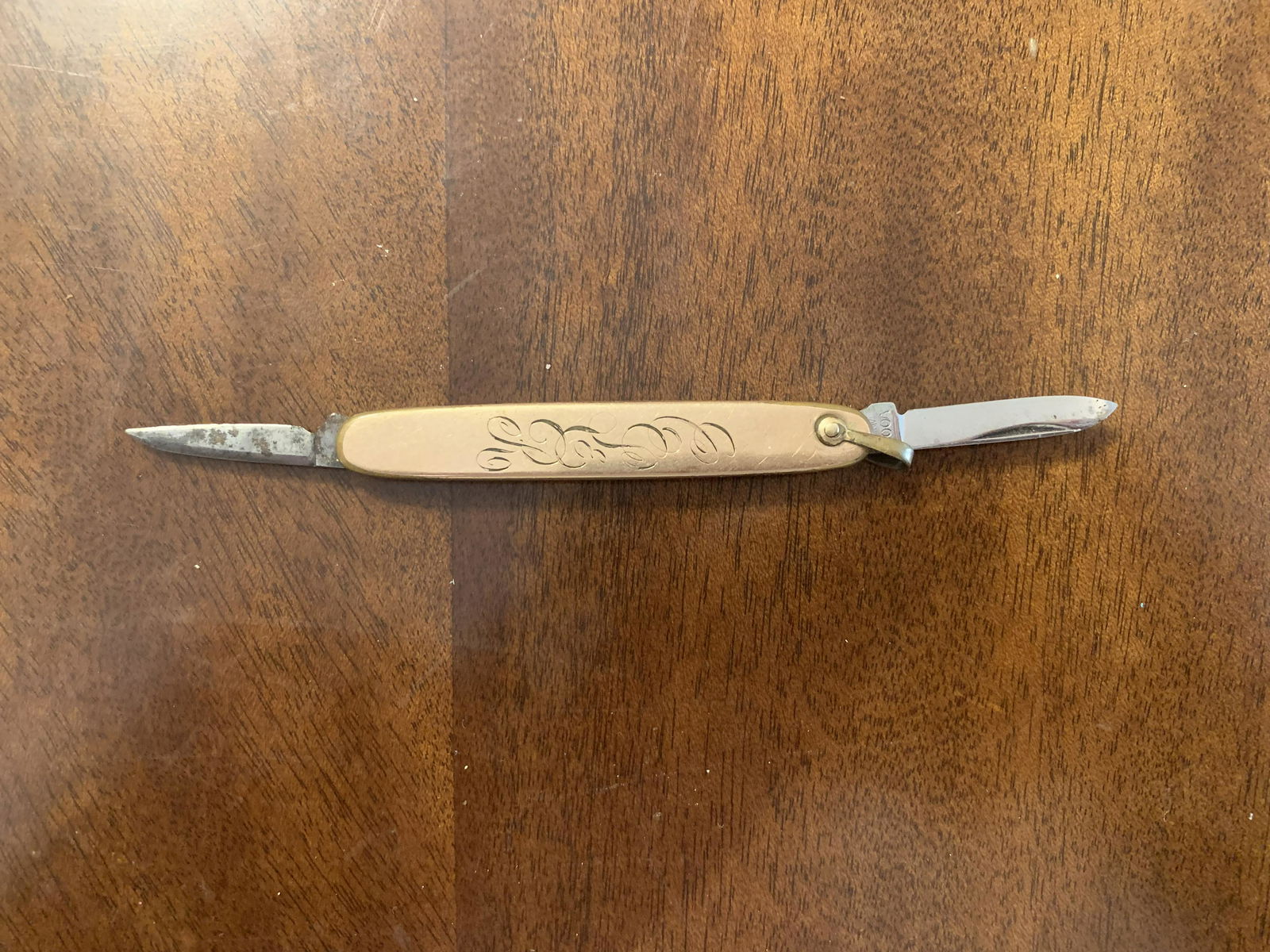 ANTIQUE GOLD POCKET KNIFE: ANTIQUE GOLD POCKET KNIFE. A GREAT ADDITION TO YOUR COLLECTION.