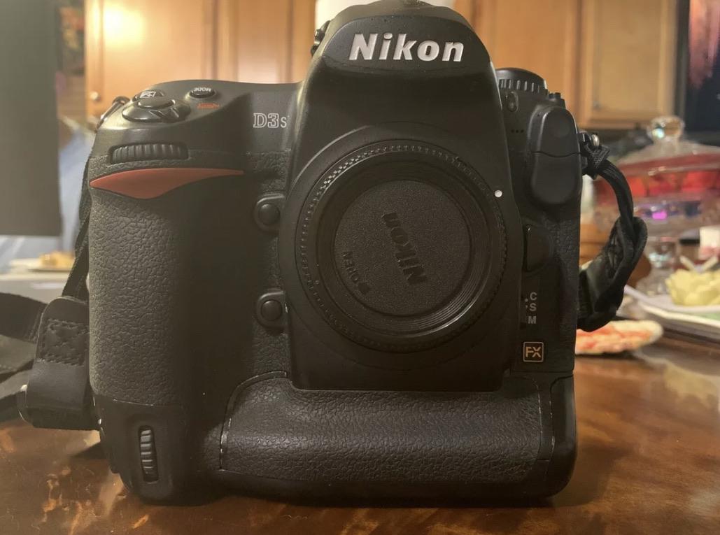 NIKON D3s 12.1 MP DIGITAL SLR CAMERA BODY WITH VARIOUS: UP FOR AUCTION NOW - MINT NIKON D3s 12.1 MP DIGITAL SLR CAMERA BODY WITH VARIOUS ACCESSORIES. THIS CAMERA WAS USED ONLY A FEW TIMES WITH VERY FEW HOURS OF USAGE ON IT. CAMERA COMES WITH FOUR BATTERIES