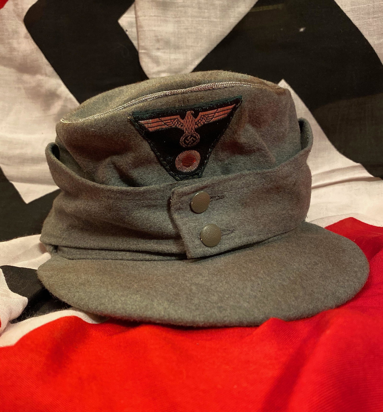 RARE WW2 GERMAN NAZI HEER ARMY M43 CAP: RARE WW2 GERMAN NAZI HEER ARMY M43 CAP. IN EXCELLENT SHAPE AND OVERALL CONDITION WITH A BEAUTIFUL OVERALL PATINA. HAS MAKER MARKS ON THE INSIDE. THIS WOULD MAKE A GREAT ADDITION TO YOUR WW2 GERMAN ART