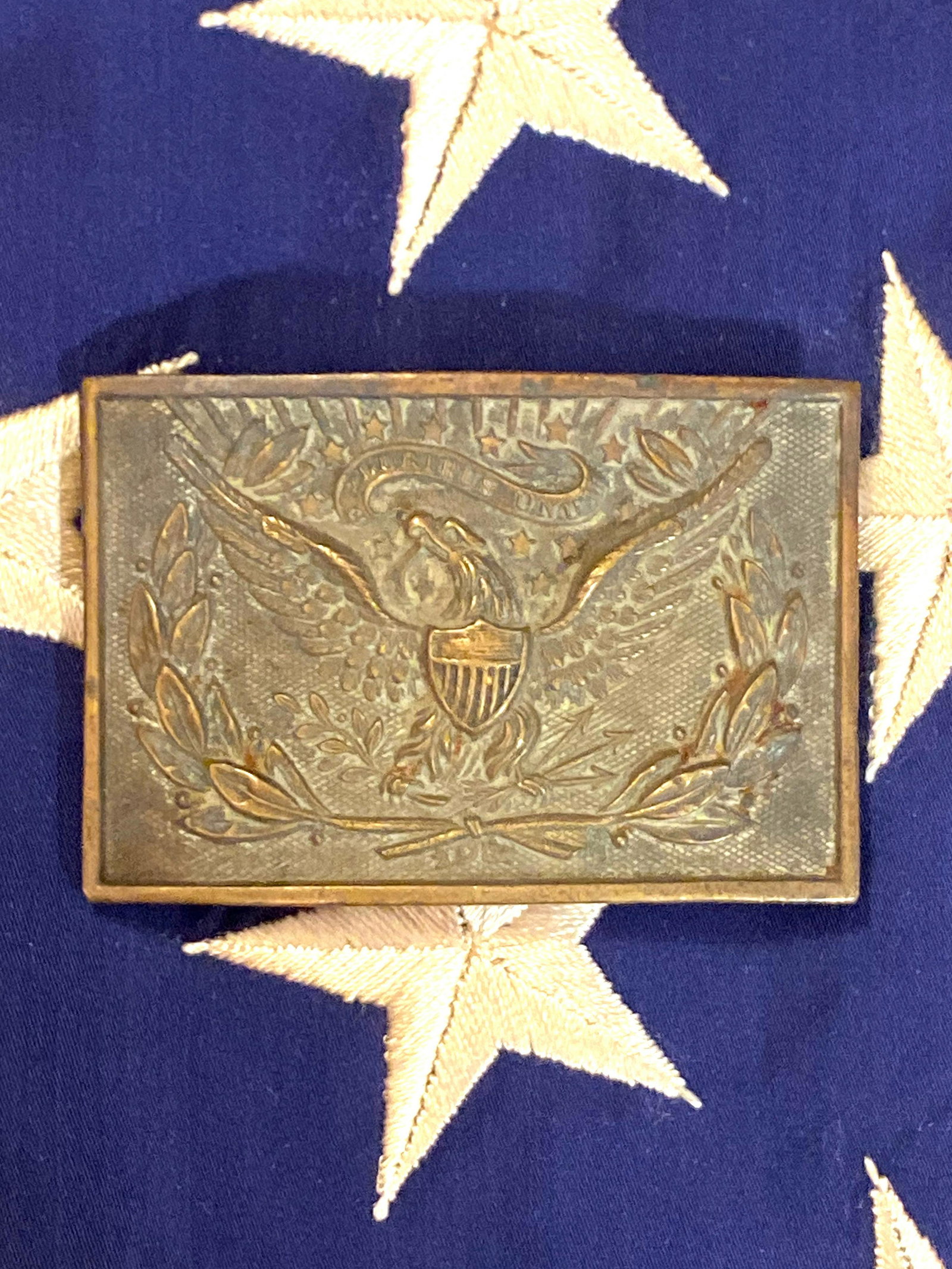 RARE CIVIL WAR OFFICERS BELT BUCKLE: RARE CIVIL WAR OFFICERS BELT BUCKLE. IN EXCELLENT SHAPE AND OVERALL CONDITION WITH A BEAUTIFUL OVERALL PATINA. A GREAT FIND AND AN EXCELLENT ADDITION TO YOUR COLLECTION.