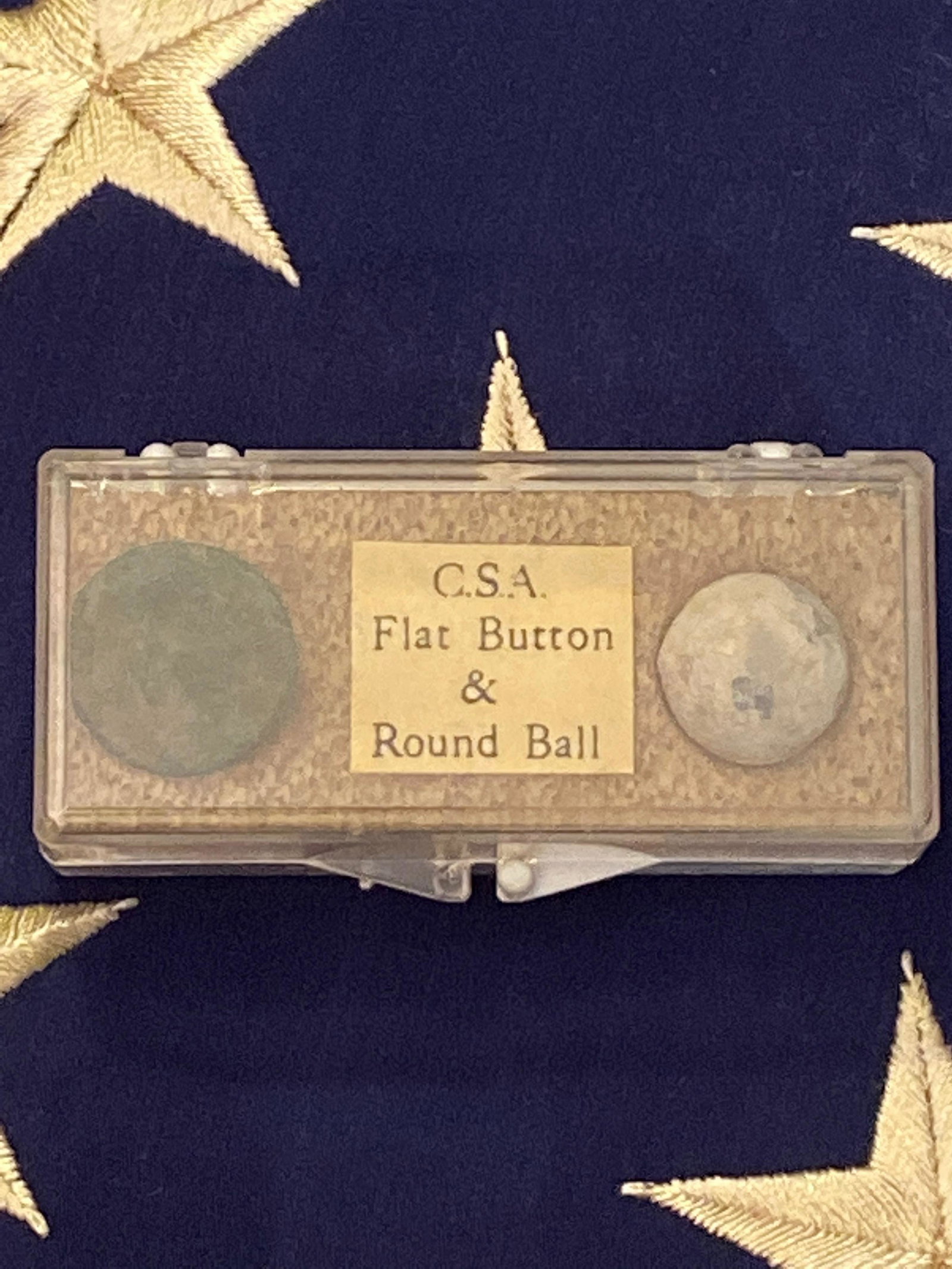 RARE C.S.A CIVIL WAR FLAT BUTTON & ROUND BALL: RARE C.S.A CIVIL WAR FLAT BUTTON & ROUND BALL. IN EXCELLENT SHAPE AND OVERALL CONDITION. A GREAT ADDITION TO YOUR COLLECTION.