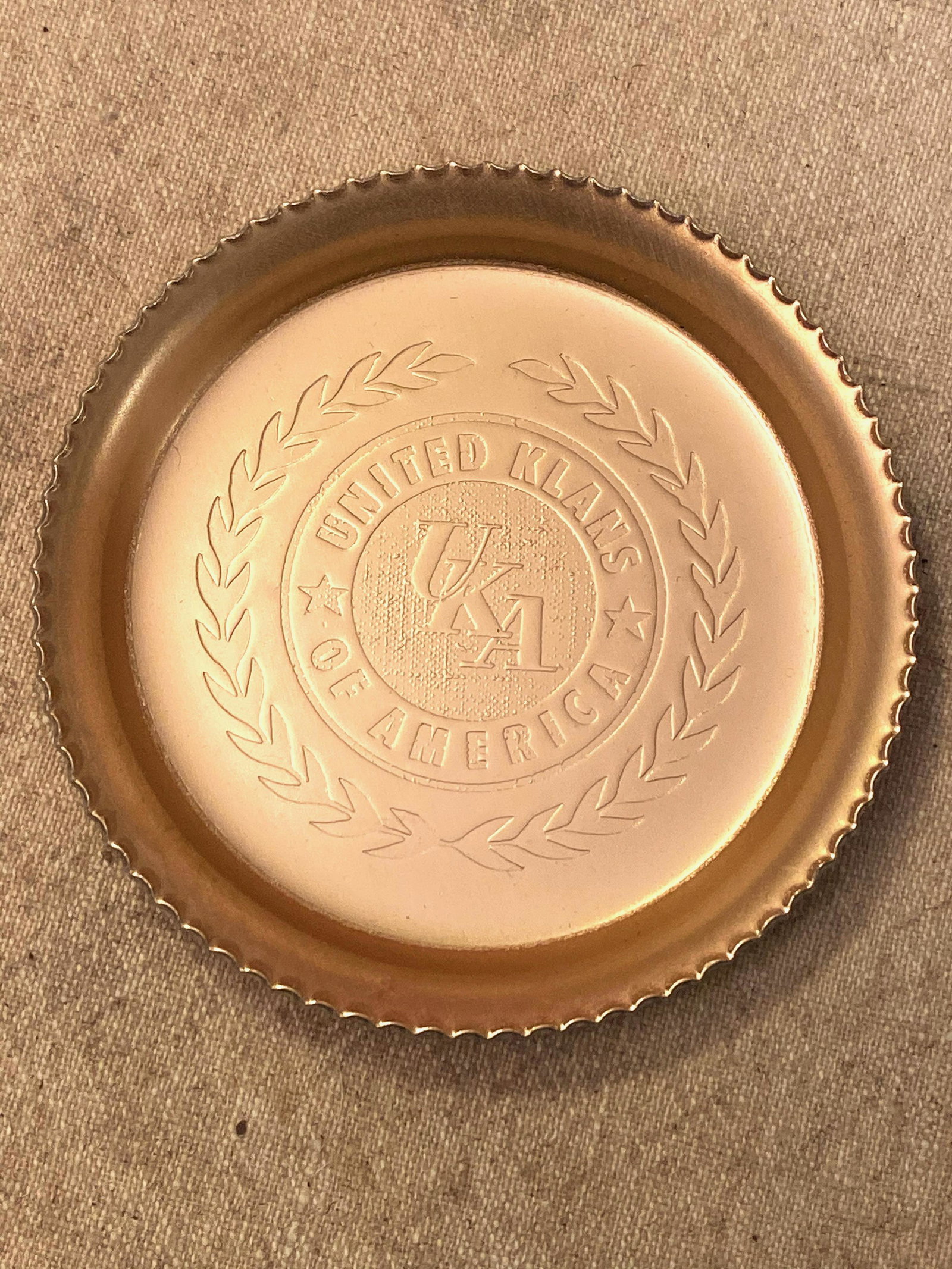 RARE KKK KU KLUX KLAN COPPER COASTER: RARE KKK KU KLUX KLAN COPPER COASTER. IN EXCELLENT SHAPE AND OVERALL CONDITION. APPEARS TO BE MINT, LIKE NEW, UNUSED CONDITION. A GREAT ADDITION TO YOUR COLLECTION.