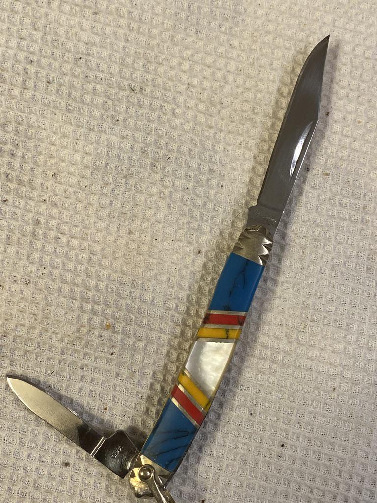 SCHRADE CUTLERY UNCLE HENRY POCKET KNIFE: SCHRADE CUTLERY UNCLE HENRY POCKET KNIFE. THIS IS A CUSTOM MADE KNIFE. IN MINT OVERALL SHAPE AND CONDITION. ADD IT TO YOUR COLLECTION TODAY!