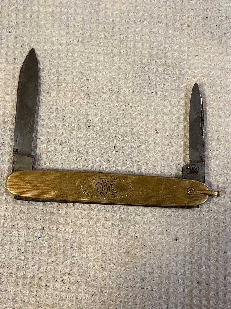 ANTIQUE GOLD FILLED POCKET KNIFE: ANTIQUE GOLD FILLED POCKET KNIFE. IN EXCELLENT SHAPE AND OVERALL CONDITION. A PERFECT KNIFE FOR THE KNIFE COLLECTOR!