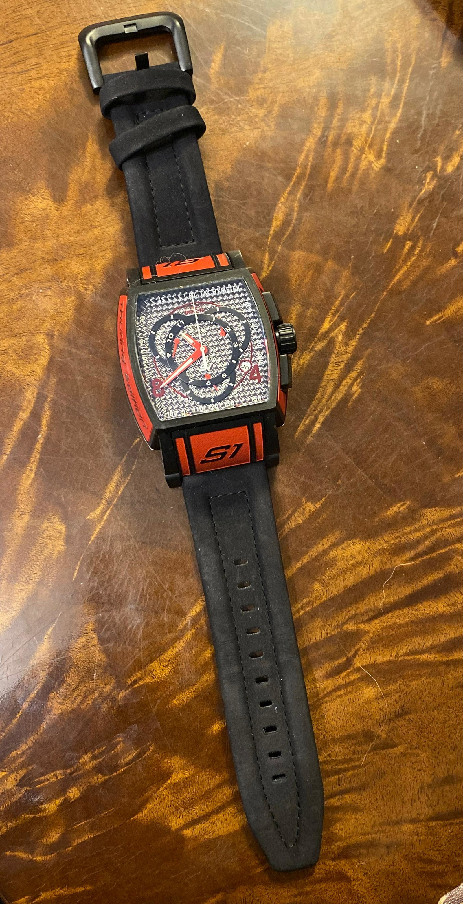 INVICTA S1 TOURING EDITION MENS WATCH: INVICTA S1 TOURING EDITION MENS WATCH. IN GOOD OVERALL CONDITION. BEAUTIFUL FULL SIZED BIG WATCH. A GREAT FIND AND AN EXCELLENT ADDITION TO YOUR COLLECTION.